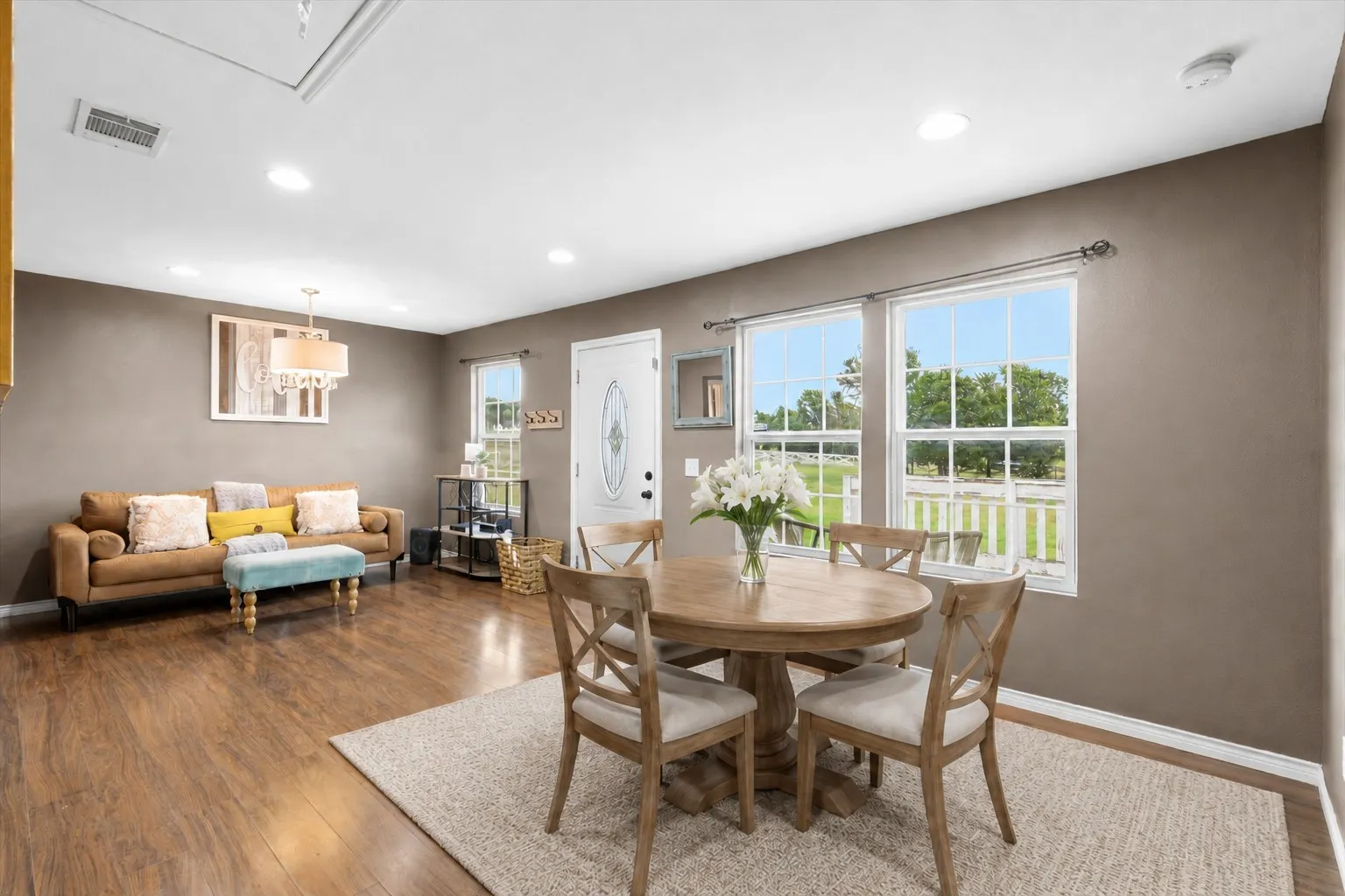 Single Family Residence For Sale in Collin County , 5732 Emilia Way, Leonard, Texas 75452, 3 Bedroom, 2 Bathroom, Garage spaces, 1,290 Sqft, built in 2018, mls#21257766, Real Estate Agent in Leonard, Homes For Sale in Collin county, Homes For Sale in Leonard, Realtor in Leonard Texas, Real Estate Brokerage Independent Realty Texas, Luminita Cordes Realtor
