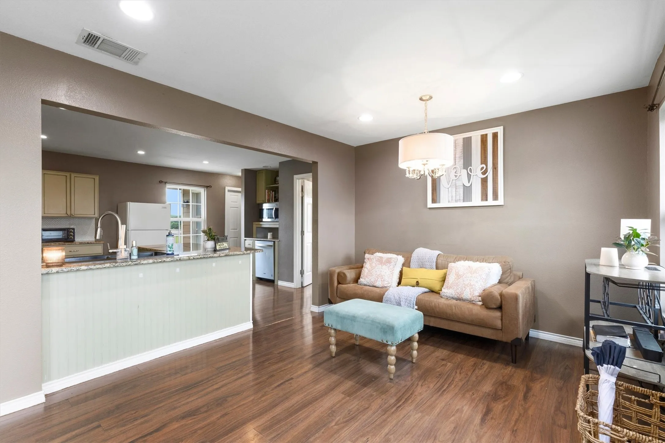 Single Family Residence For Sale in Collin County , 5732 Emilia Way, Leonard, Texas 75452, 3 Bedroom, 2 Bathroom, Garage spaces, 1,290 Sqft, built in 2018, mls#21257766, Real Estate Agent in Leonard, Homes For Sale in Collin county, Homes For Sale in Leonard, Realtor in Leonard Texas, Real Estate Brokerage Independent Realty Texas, Luminita Cordes Realtor