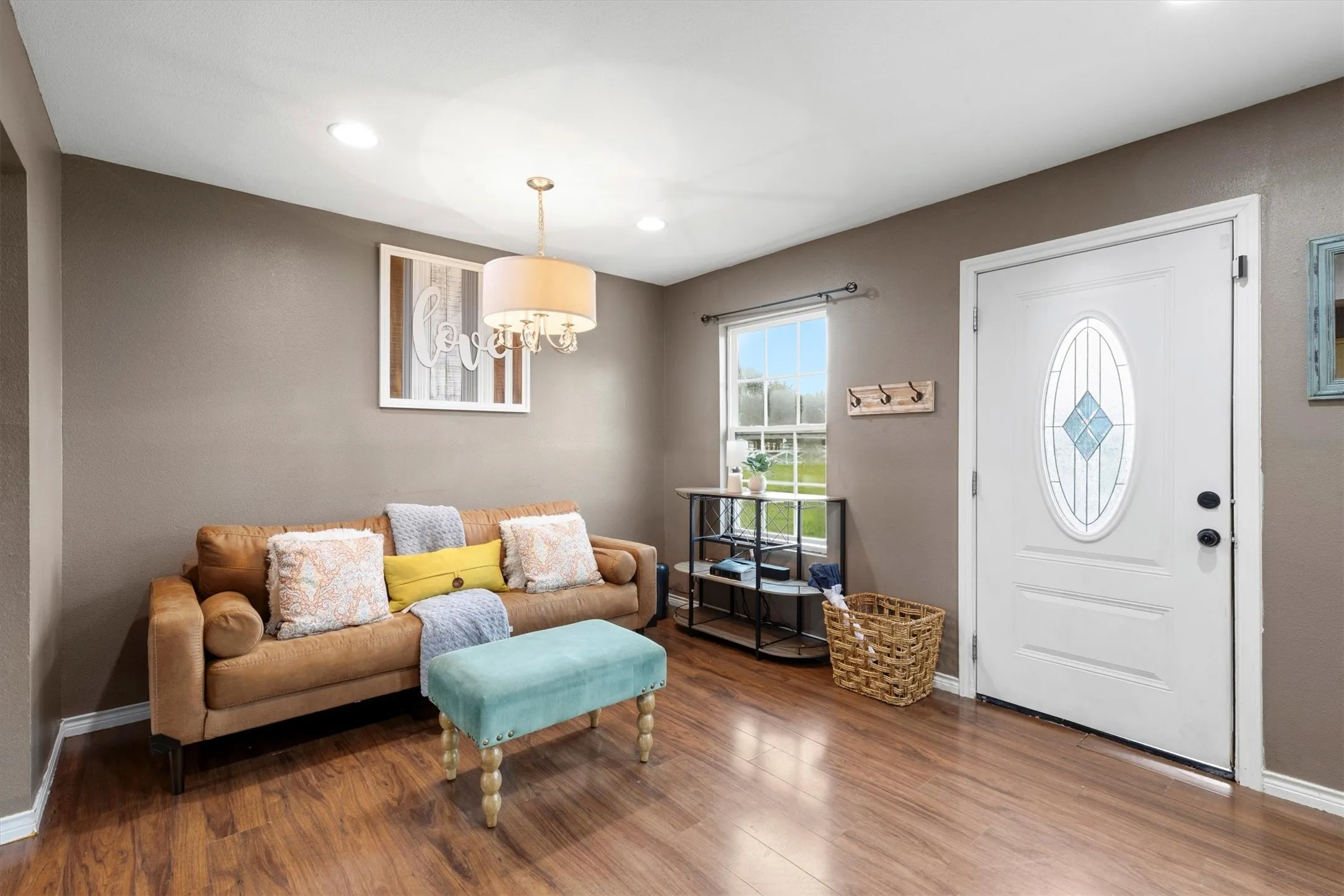 Single Family Residence For Sale in Collin County , 5732 Emilia Way, Leonard, Texas 75452, 3 Bedroom, 2 Bathroom, Garage spaces, 1,290 Sqft, built in 2018, mls#21257766, Real Estate Agent in Leonard, Homes For Sale in Collin county, Homes For Sale in Leonard, Realtor in Leonard Texas, Real Estate Brokerage Independent Realty Texas, Luminita Cordes Realtor
