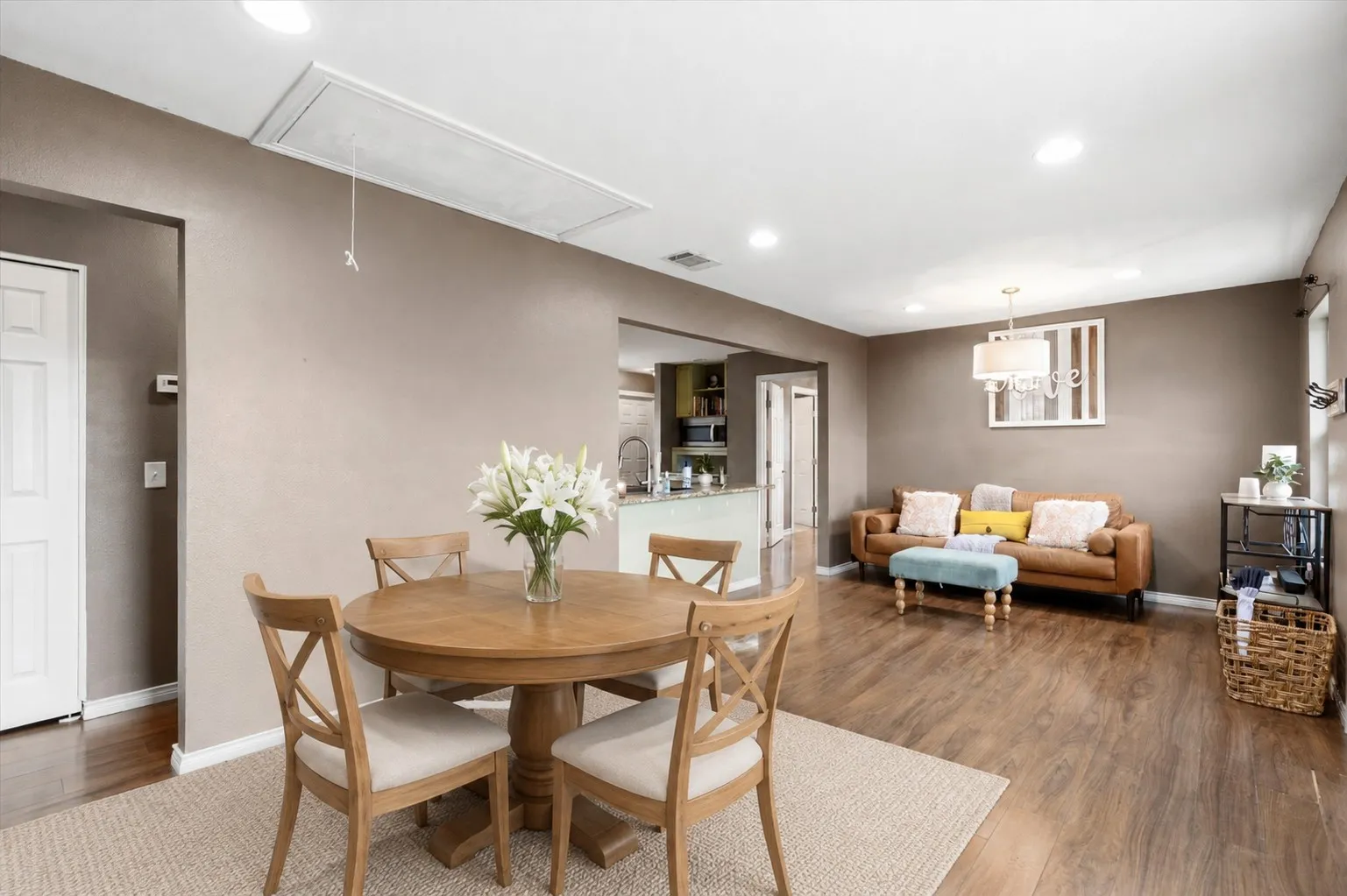 Single Family Residence For Sale in Collin County , 5732 Emilia Way, Leonard, Texas 75452, 3 Bedroom, 2 Bathroom, Garage spaces, 1,290 Sqft, built in 2018, mls#21257766, Real Estate Agent in Leonard, Homes For Sale in Collin county, Homes For Sale in Leonard, Realtor in Leonard Texas, Real Estate Brokerage Independent Realty Texas, Luminita Cordes Realtor