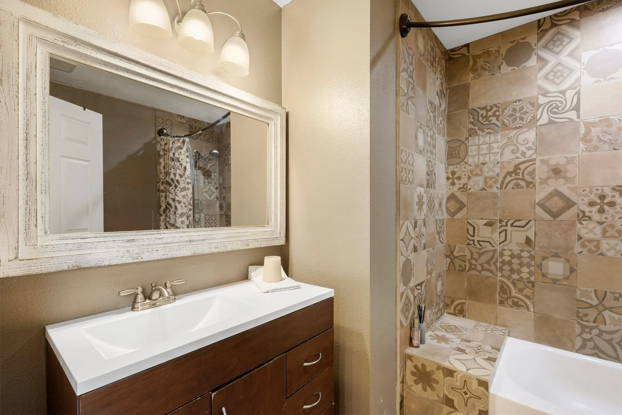 Single Family Residence For Sale in Collin County , 5732 Emilia Way, Leonard, Texas 75452, 3 Bedroom, 2 Bathroom, Garage spaces, 1,290 Sqft, built in 2018, mls#21257766, Real Estate Agent in Leonard, Homes For Sale in Collin county, Homes For Sale in Leonard, Realtor in Leonard Texas, Real Estate Brokerage Independent Realty Texas, Luminita Cordes Realtor