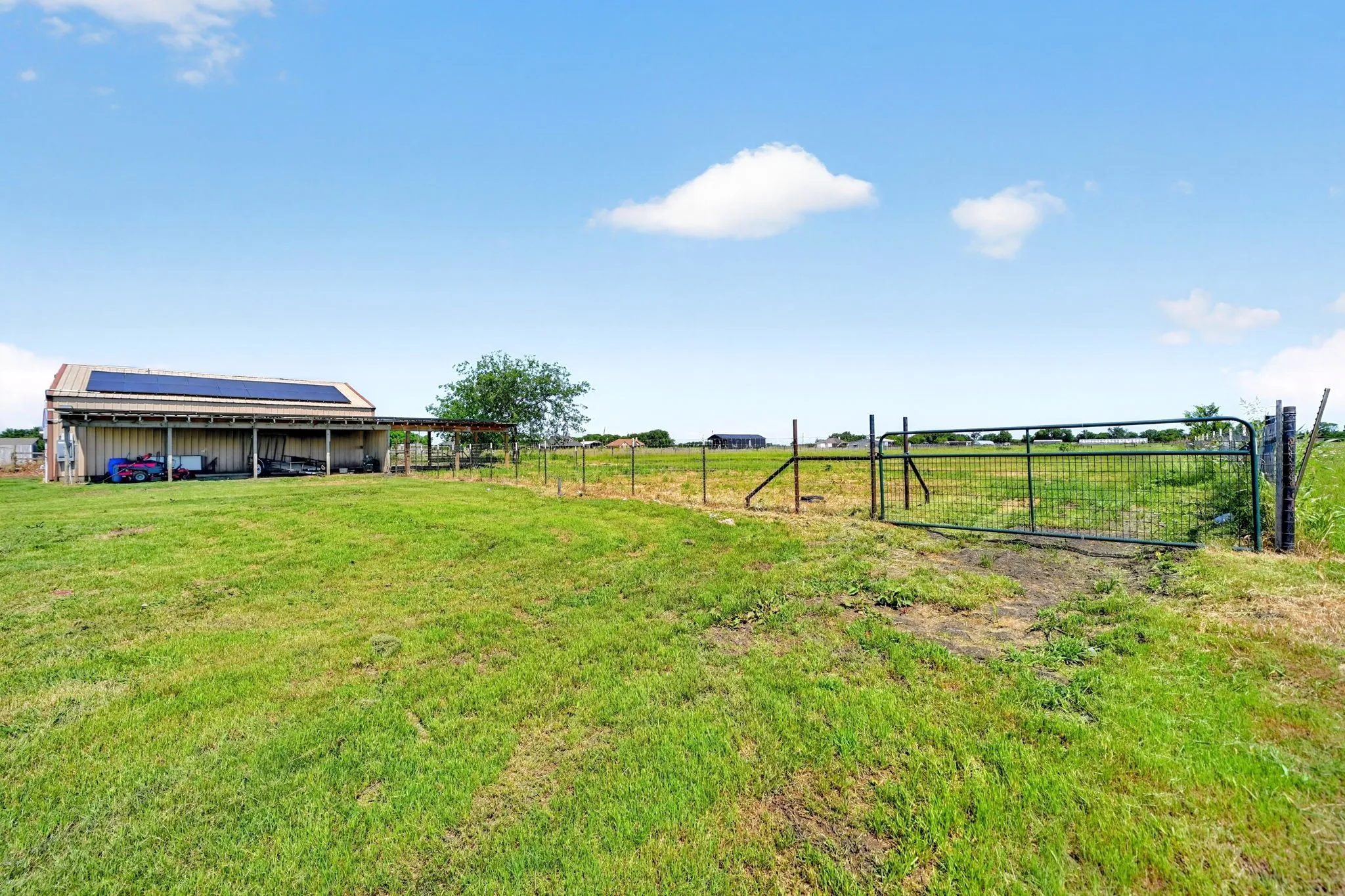 Single Family Residence For Sale in Collin County , 6025 FM 547, Farmersville, Texas 75442, 5 Bedroom, 2 Bathroom, Garage spaces, 2,479 Sqft, built in 1996, mls#21257744, Real Estate Agent in Farmersville, Homes For Sale in Collin county, Homes For Sale in Farmersville, Realtor in Farmersville Texas, Real Estate Brokerage Independent Realty Texas, Luminita Cordes Realtor