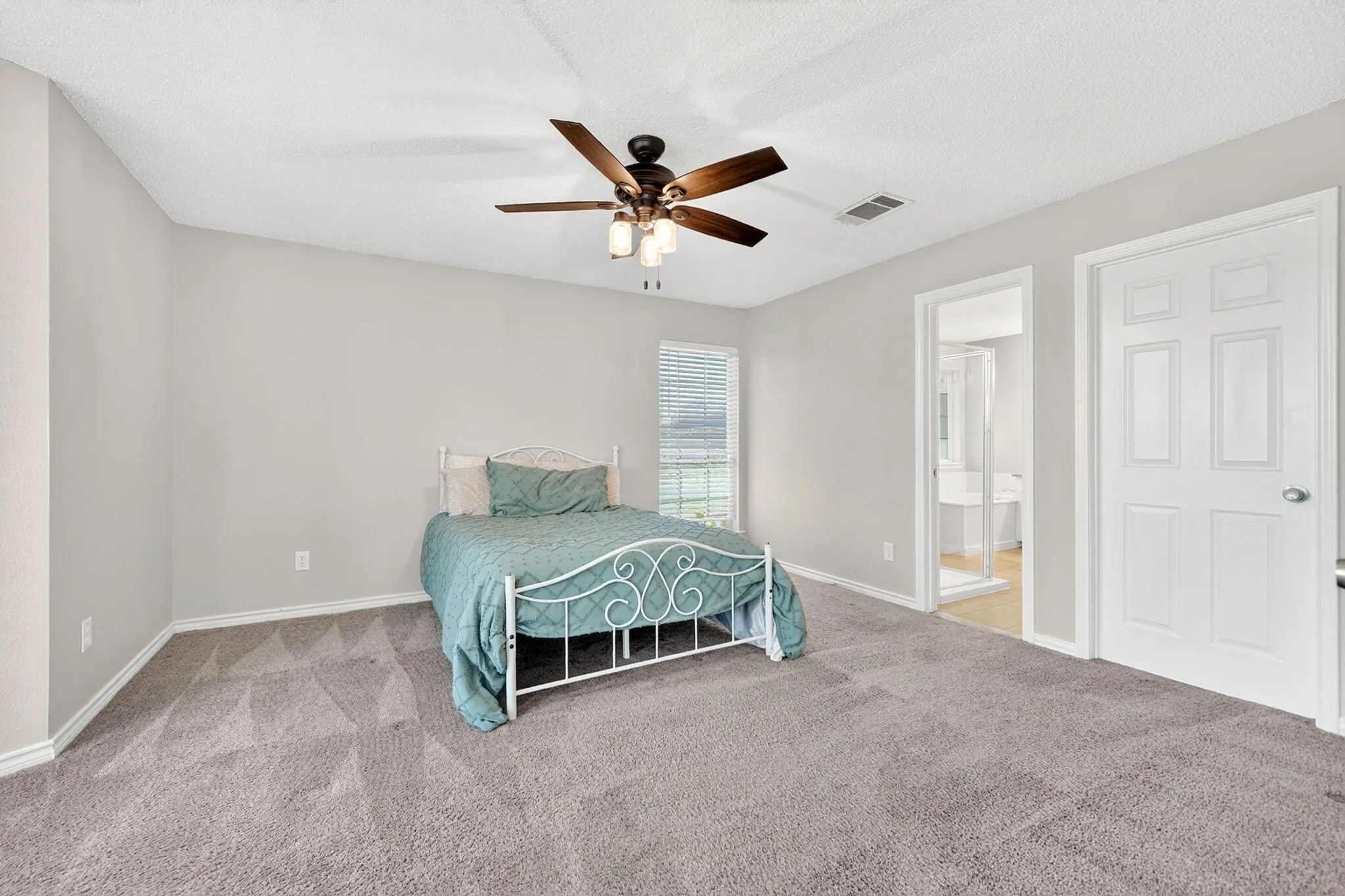 Single Family Residence For Sale in Collin County , 6025 FM 547, Farmersville, Texas 75442, 5 Bedroom, 2 Bathroom, Garage spaces, 2,479 Sqft, built in 1996, mls#21257744, Real Estate Agent in Farmersville, Homes For Sale in Collin county, Homes For Sale in Farmersville, Realtor in Farmersville Texas, Real Estate Brokerage Independent Realty Texas, Luminita Cordes Realtor
