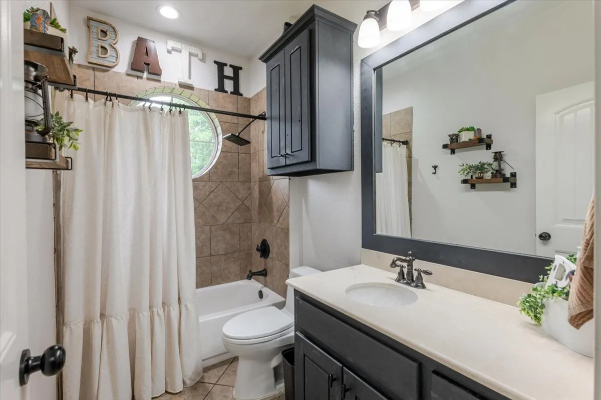 Farm For Sale in Jack County , 318 E Lone Star Road, Poolville, Texas 76487, 5 Bedroom, 5 Bathroom, 3 Garage spaces, 4,469 Sqft, built in 2006, mls#21255112, Real Estate Agent in Poolville, Homes For Sale in Jack county, Homes For Sale in Poolville, Realtor in Poolville Texas, Real Estate Brokerage Independent Realty Texas, Luminita Cordes Realtor