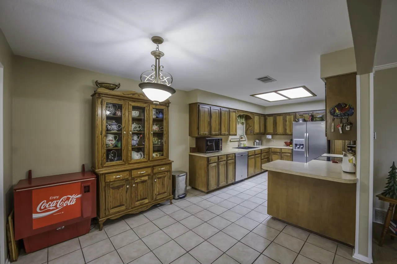 Single Family Residence For Sale in Tarrant County , 740 Montvale Drive, Mansfield, Texas 76063, 3 Bedroom, 2 Bathroom, 2 Garage spaces, 1,784 Sqft, built in 1983, mls#21254961, Real Estate Agent in Mansfield, Homes For Sale in Tarrant county, Homes For Sale in Mansfield, Realtor in Mansfield Texas, Real Estate Brokerage Independent Realty Texas, Luminita Cordes Realtor