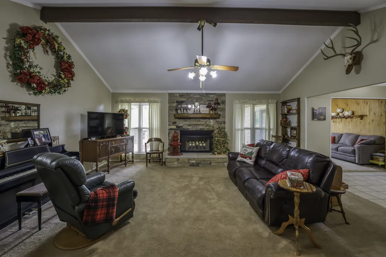 Single Family Residence For Sale in Tarrant County , 740 Montvale Drive, Mansfield, Texas 76063, 3 Bedroom, 2 Bathroom, 2 Garage spaces, 1,784 Sqft, built in 1983, mls#21254961, Real Estate Agent in Mansfield, Homes For Sale in Tarrant county, Homes For Sale in Mansfield, Realtor in Mansfield Texas, Real Estate Brokerage Independent Realty Texas, Luminita Cordes Realtor