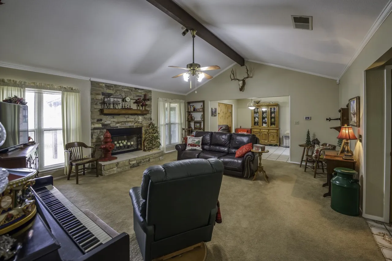 Single Family Residence For Sale in Tarrant County , 740 Montvale Drive, Mansfield, Texas 76063, 3 Bedroom, 2 Bathroom, 2 Garage spaces, 1,784 Sqft, built in 1983, mls#21254961, Real Estate Agent in Mansfield, Homes For Sale in Tarrant county, Homes For Sale in Mansfield, Realtor in Mansfield Texas, Real Estate Brokerage Independent Realty Texas, Luminita Cordes Realtor