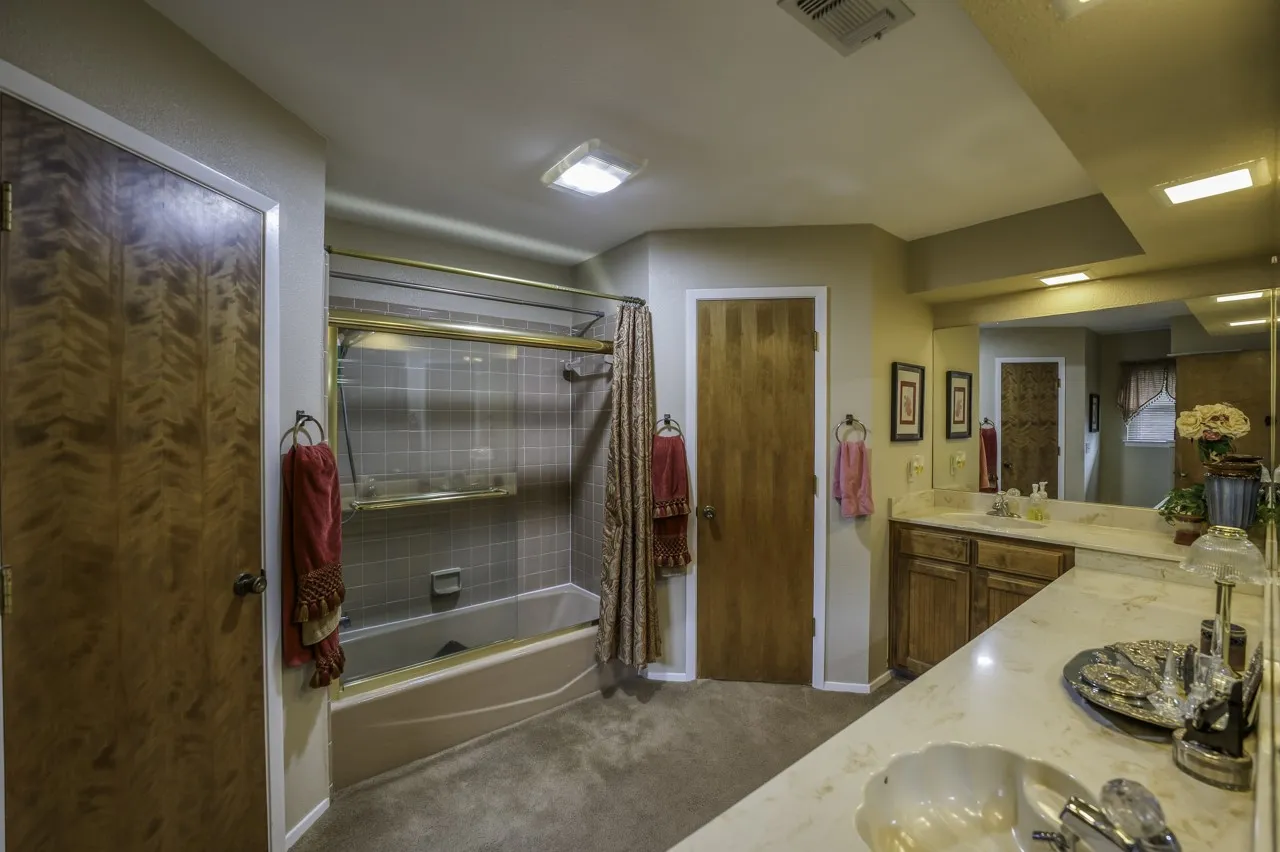 Single Family Residence For Sale in Tarrant County , 740 Montvale Drive, Mansfield, Texas 76063, 3 Bedroom, 2 Bathroom, 2 Garage spaces, 1,784 Sqft, built in 1983, mls#21254961, Real Estate Agent in Mansfield, Homes For Sale in Tarrant county, Homes For Sale in Mansfield, Realtor in Mansfield Texas, Real Estate Brokerage Independent Realty Texas, Luminita Cordes Realtor