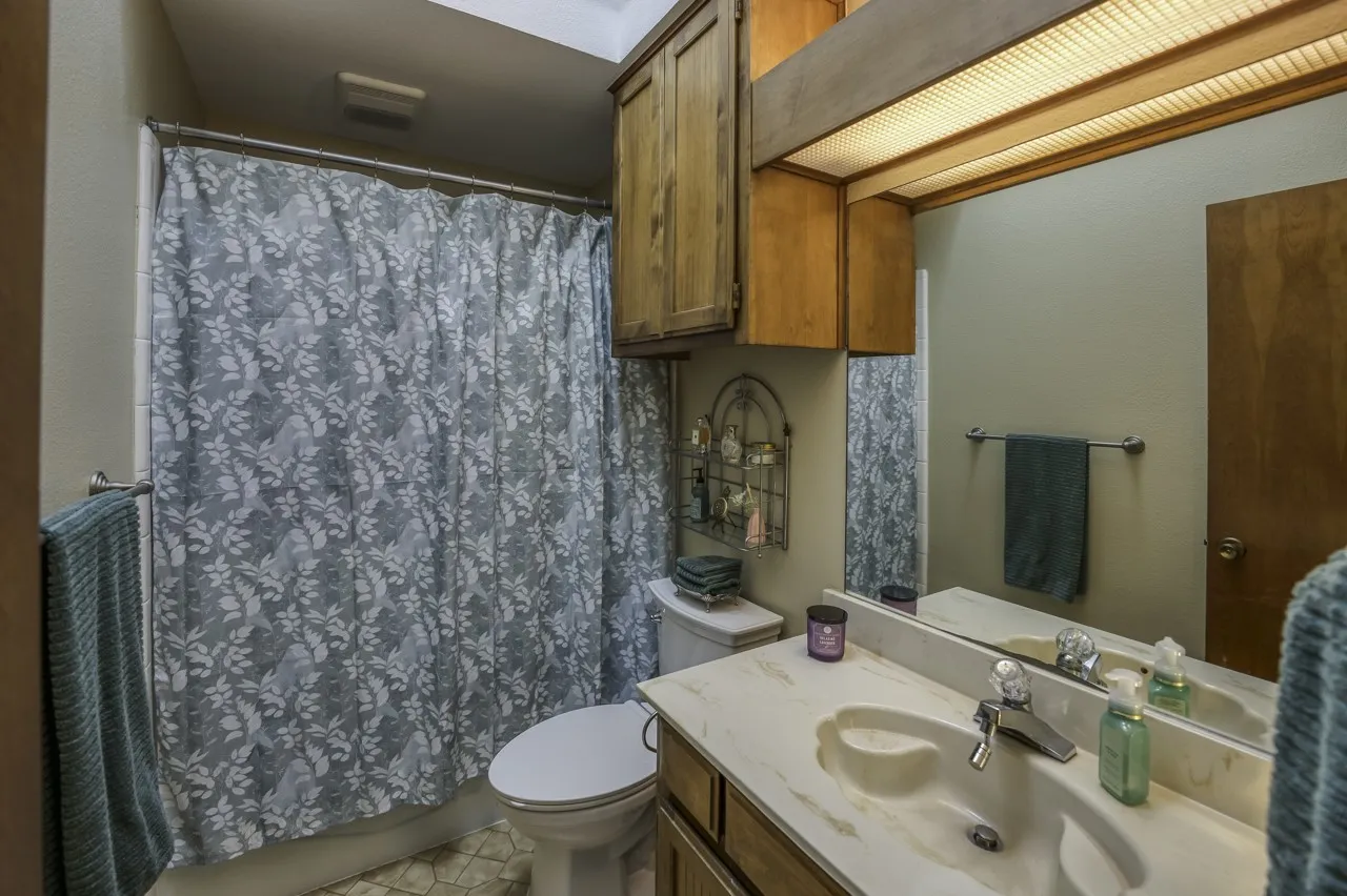 Single Family Residence For Sale in Tarrant County , 740 Montvale Drive, Mansfield, Texas 76063, 3 Bedroom, 2 Bathroom, 2 Garage spaces, 1,784 Sqft, built in 1983, mls#21254961, Real Estate Agent in Mansfield, Homes For Sale in Tarrant county, Homes For Sale in Mansfield, Realtor in Mansfield Texas, Real Estate Brokerage Independent Realty Texas, Luminita Cordes Realtor