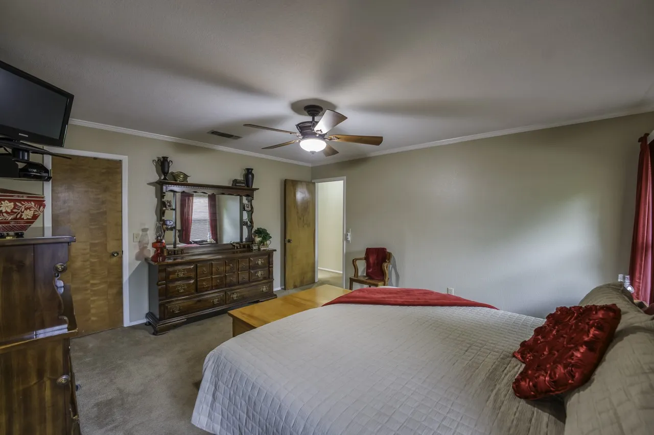 Single Family Residence For Sale in Tarrant County , 740 Montvale Drive, Mansfield, Texas 76063, 3 Bedroom, 2 Bathroom, 2 Garage spaces, 1,784 Sqft, built in 1983, mls#21254961, Real Estate Agent in Mansfield, Homes For Sale in Tarrant county, Homes For Sale in Mansfield, Realtor in Mansfield Texas, Real Estate Brokerage Independent Realty Texas, Luminita Cordes Realtor