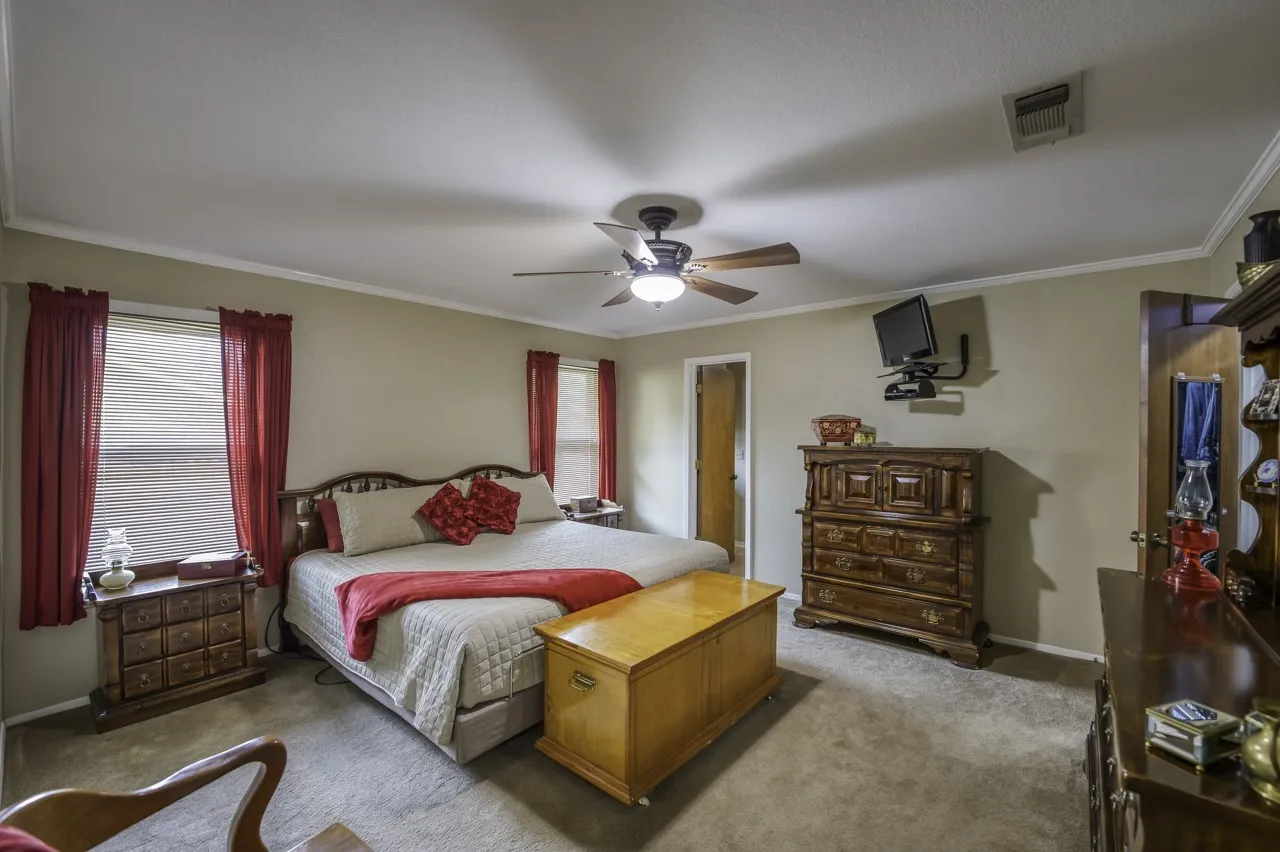 Single Family Residence For Sale in Tarrant County , 740 Montvale Drive, Mansfield, Texas 76063, 3 Bedroom, 2 Bathroom, 2 Garage spaces, 1,784 Sqft, built in 1983, mls#21254961, Real Estate Agent in Mansfield, Homes For Sale in Tarrant county, Homes For Sale in Mansfield, Realtor in Mansfield Texas, Real Estate Brokerage Independent Realty Texas, Luminita Cordes Realtor