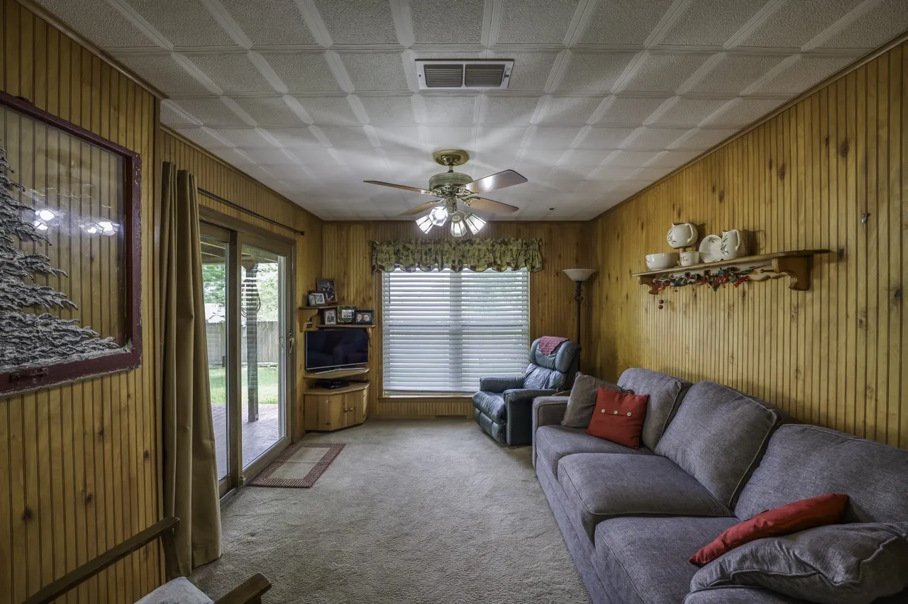 Single Family Residence For Sale in Tarrant County , 740 Montvale Drive, Mansfield, Texas 76063, 3 Bedroom, 2 Bathroom, 2 Garage spaces, 1,784 Sqft, built in 1983, mls#21254961, Real Estate Agent in Mansfield, Homes For Sale in Tarrant county, Homes For Sale in Mansfield, Realtor in Mansfield Texas, Real Estate Brokerage Independent Realty Texas, Luminita Cordes Realtor