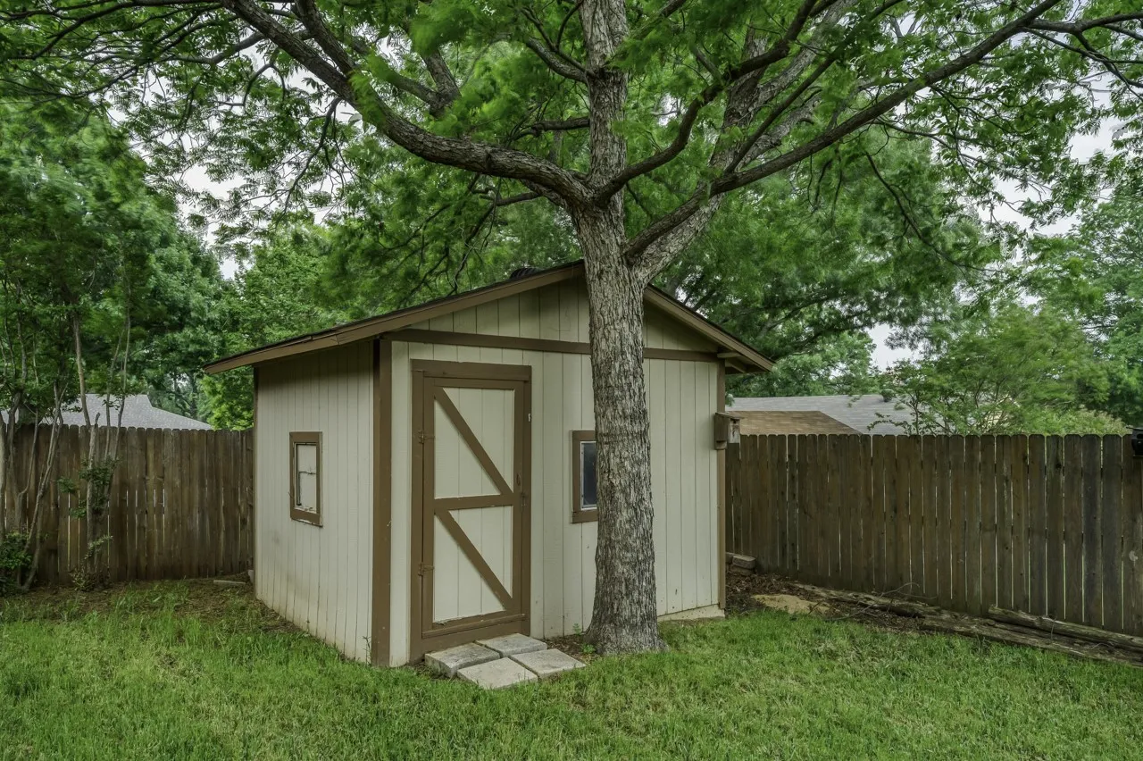 Single Family Residence For Sale in Tarrant County , 740 Montvale Drive, Mansfield, Texas 76063, 3 Bedroom, 2 Bathroom, 2 Garage spaces, 1,784 Sqft, built in 1983, mls#21254961, Real Estate Agent in Mansfield, Homes For Sale in Tarrant county, Homes For Sale in Mansfield, Realtor in Mansfield Texas, Real Estate Brokerage Independent Realty Texas, Luminita Cordes Realtor