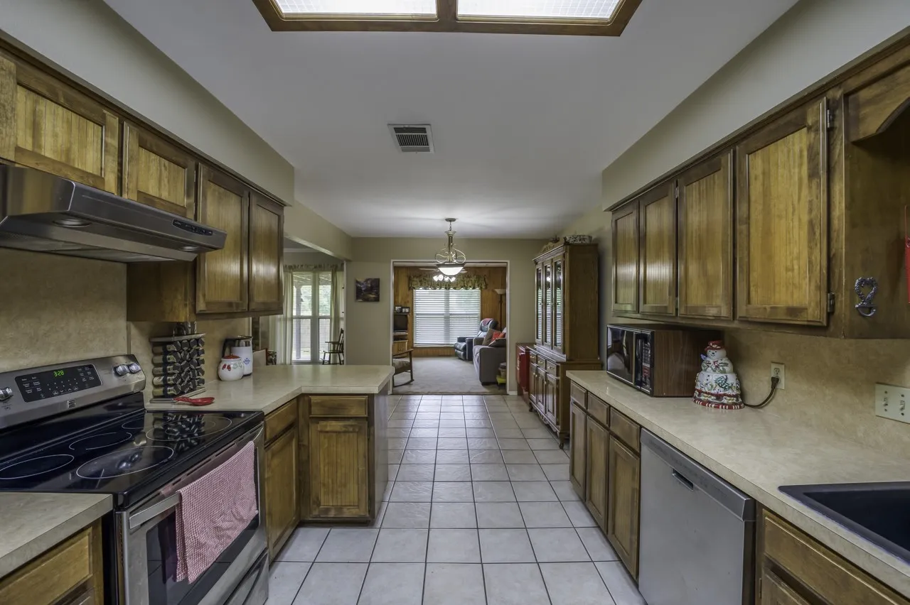 Single Family Residence For Sale in Tarrant County , 740 Montvale Drive, Mansfield, Texas 76063, 3 Bedroom, 2 Bathroom, 2 Garage spaces, 1,784 Sqft, built in 1983, mls#21254961, Real Estate Agent in Mansfield, Homes For Sale in Tarrant county, Homes For Sale in Mansfield, Realtor in Mansfield Texas, Real Estate Brokerage Independent Realty Texas, Luminita Cordes Realtor
