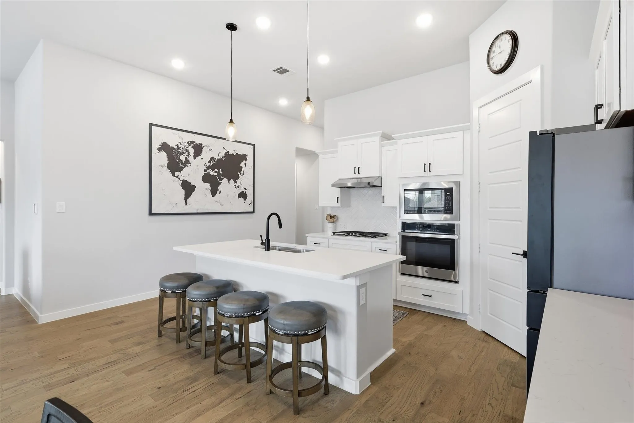 Single Family Residence For Sale in Collin County , 405 Hummingbird Drive, Celina, Texas 75009, 4 Bedroom, 3 Bathroom, 2 Garage spaces, 2,061 Sqft, built in 2022, Preowned, mls#21257468, Real Estate Agent in Celina, Homes For Sale in Collin county, Homes For Sale in Celina, Realtor in Celina Texas, Real Estate Brokerage Independent Realty Texas, Luminita Cordes Realtor