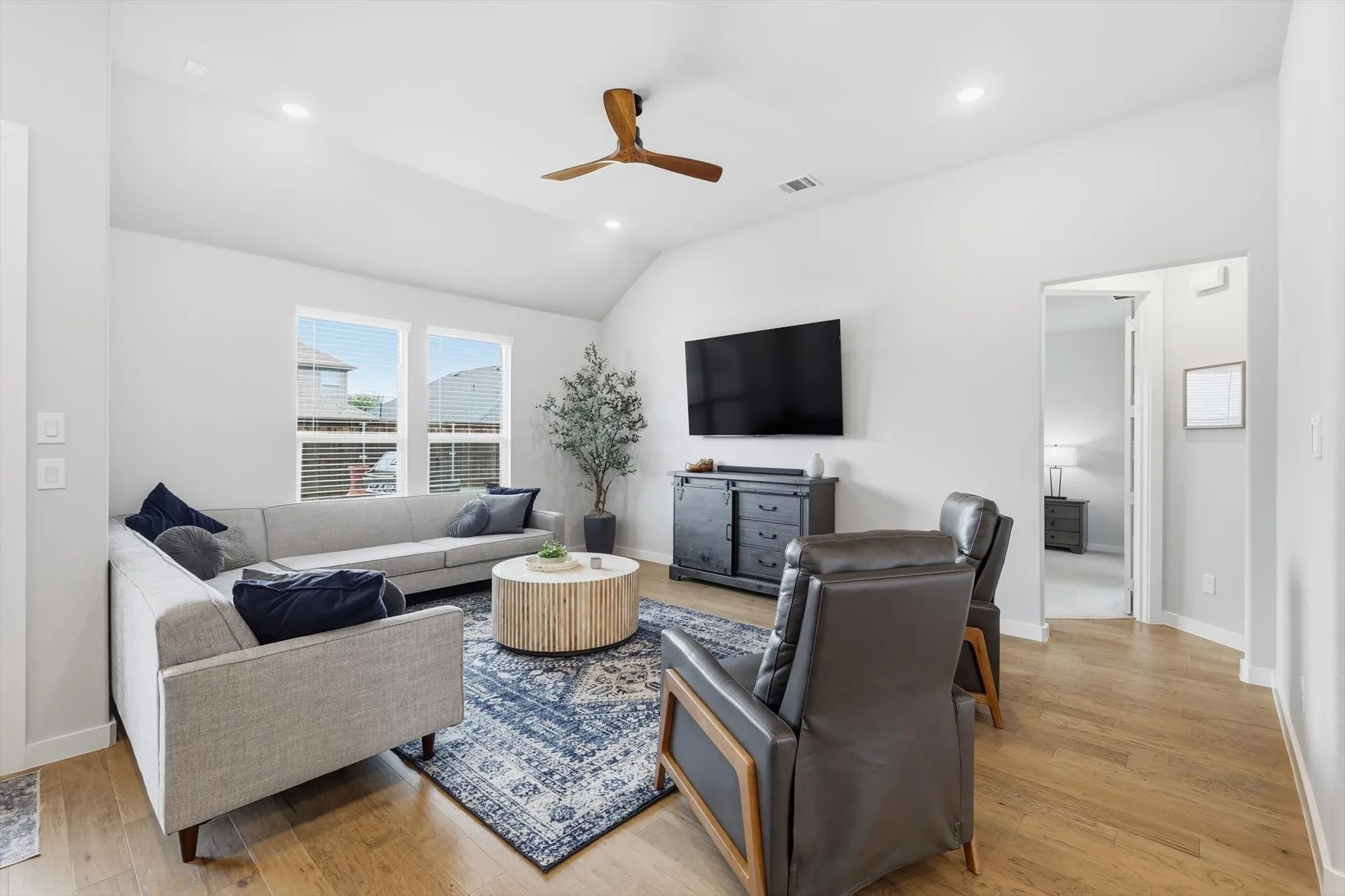 Single Family Residence For Sale in Collin County , 405 Hummingbird Drive, Celina, Texas 75009, 4 Bedroom, 3 Bathroom, 2 Garage spaces, 2,061 Sqft, built in 2022, Preowned, mls#21257468, Real Estate Agent in Celina, Homes For Sale in Collin county, Homes For Sale in Celina, Realtor in Celina Texas, Real Estate Brokerage Independent Realty Texas, Luminita Cordes Realtor