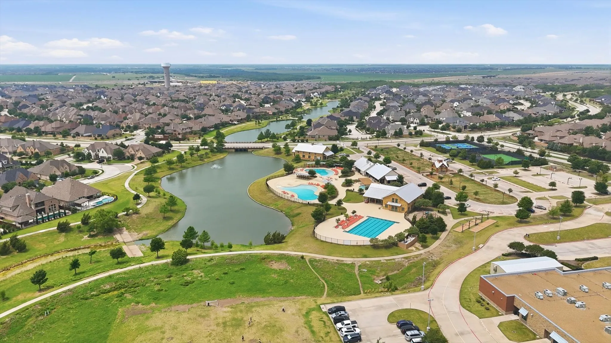 Single Family Residence For Sale in Collin County , 405 Hummingbird Drive, Celina, Texas 75009, 4 Bedroom, 3 Bathroom, 2 Garage spaces, 2,061 Sqft, built in 2022, Preowned, mls#21257468, Real Estate Agent in Celina, Homes For Sale in Collin county, Homes For Sale in Celina, Realtor in Celina Texas, Real Estate Brokerage Independent Realty Texas, Luminita Cordes Realtor