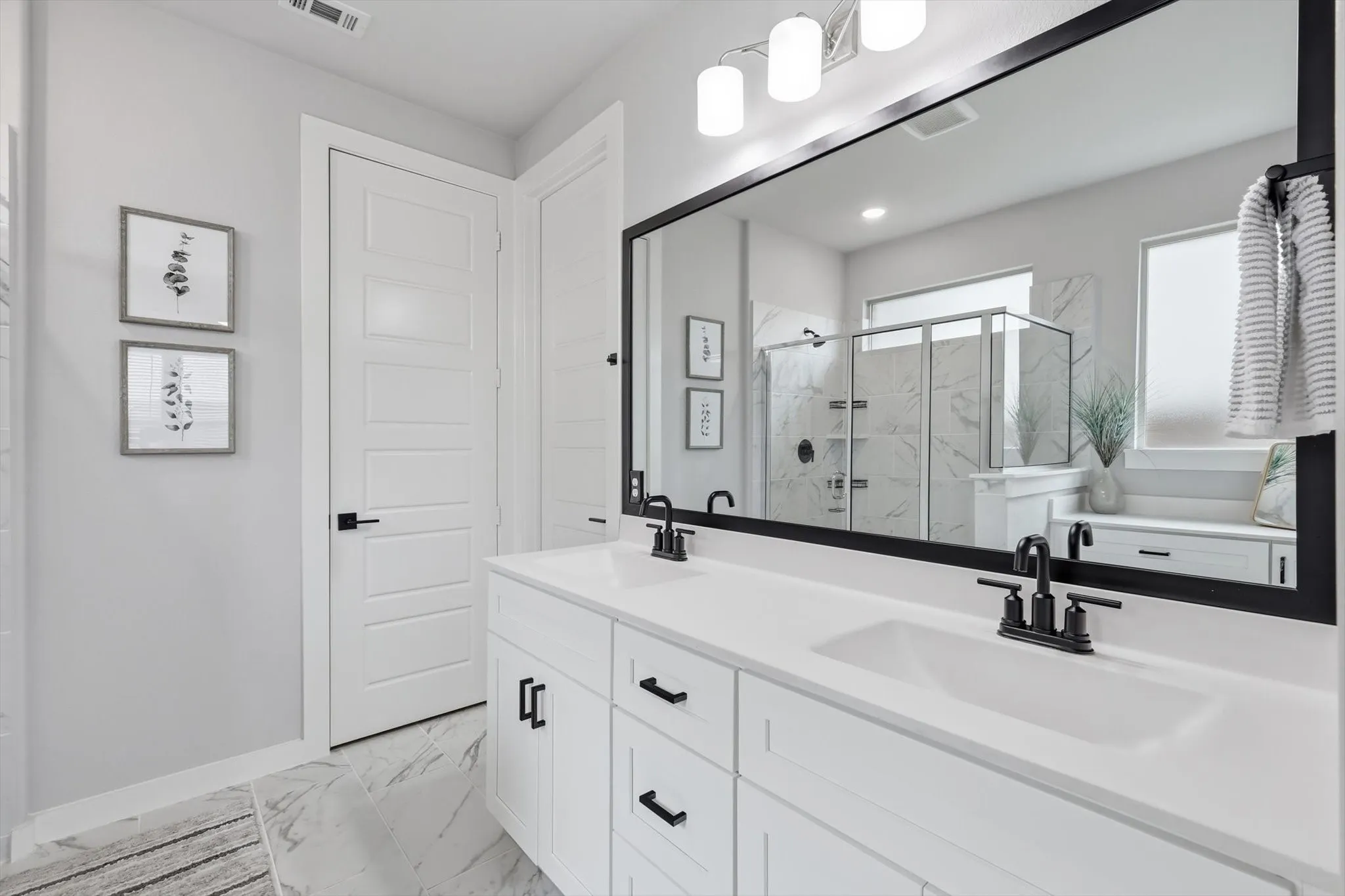 Single Family Residence For Sale in Collin County , 405 Hummingbird Drive, Celina, Texas 75009, 4 Bedroom, 3 Bathroom, 2 Garage spaces, 2,061 Sqft, built in 2022, Preowned, mls#21257468, Real Estate Agent in Celina, Homes For Sale in Collin county, Homes For Sale in Celina, Realtor in Celina Texas, Real Estate Brokerage Independent Realty Texas, Luminita Cordes Realtor
