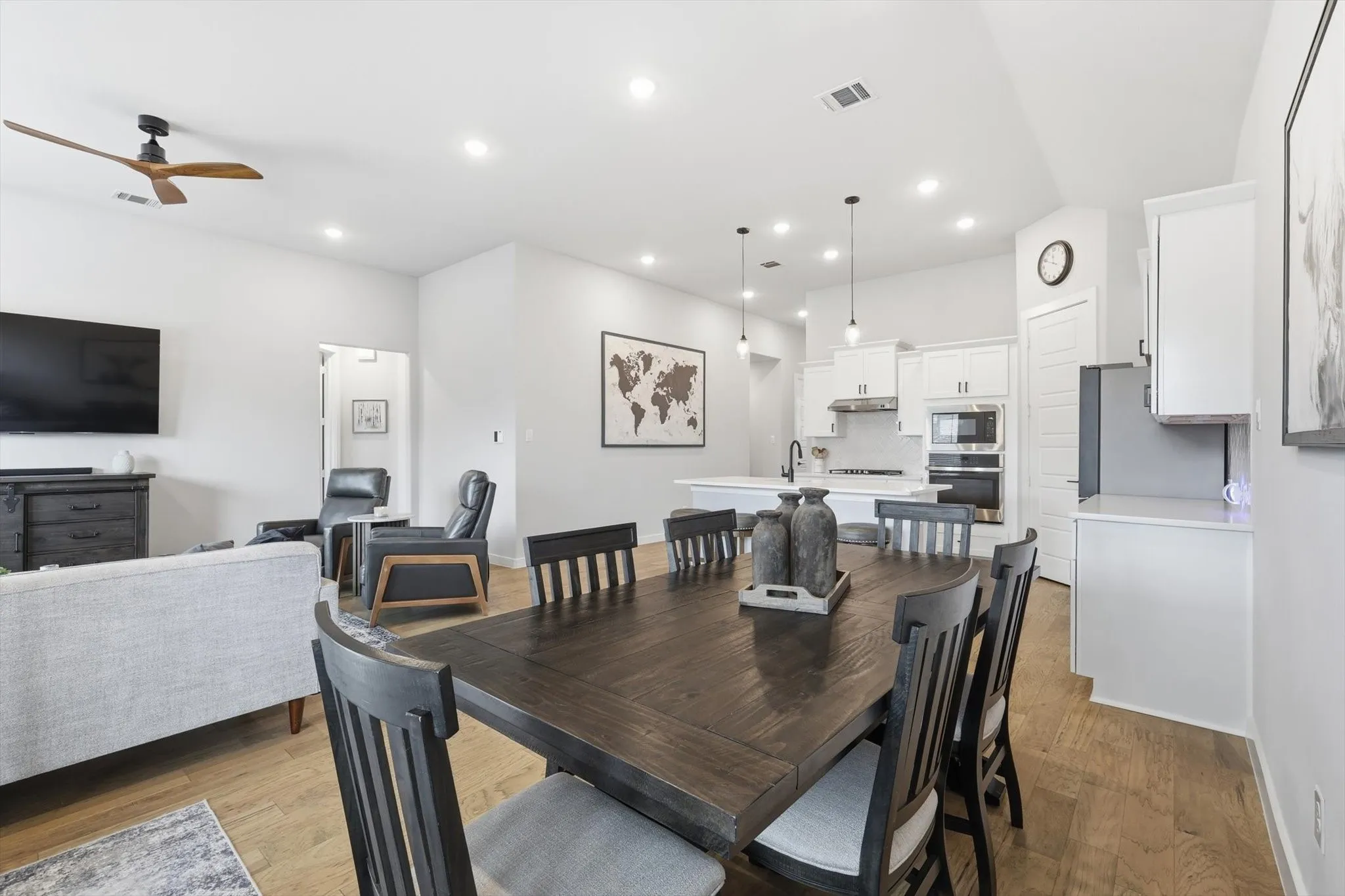 Single Family Residence For Sale in Collin County , 405 Hummingbird Drive, Celina, Texas 75009, 4 Bedroom, 3 Bathroom, 2 Garage spaces, 2,061 Sqft, built in 2022, Preowned, mls#21257468, Real Estate Agent in Celina, Homes For Sale in Collin county, Homes For Sale in Celina, Realtor in Celina Texas, Real Estate Brokerage Independent Realty Texas, Luminita Cordes Realtor