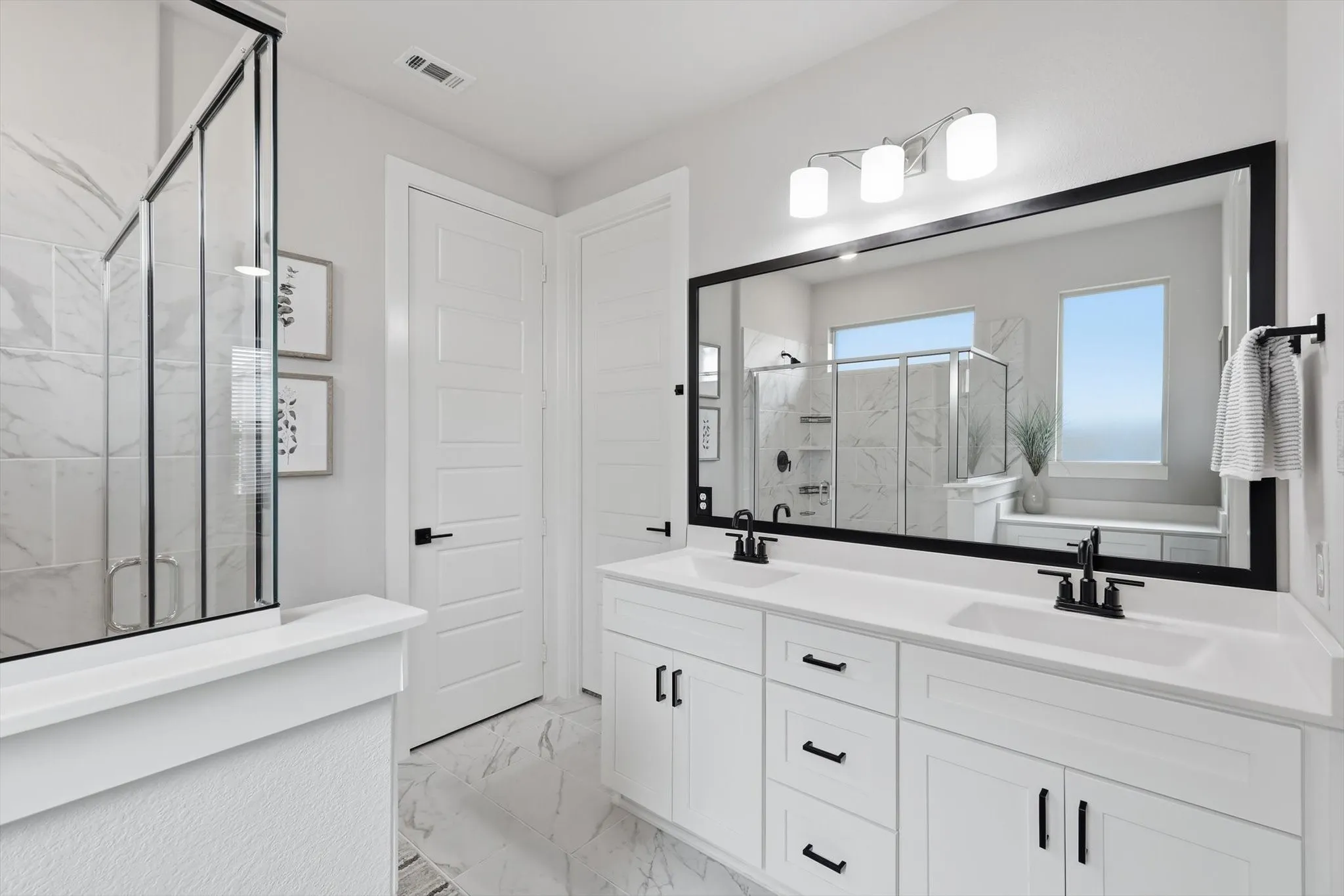Single Family Residence For Sale in Collin County , 405 Hummingbird Drive, Celina, Texas 75009, 4 Bedroom, 3 Bathroom, 2 Garage spaces, 2,061 Sqft, built in 2022, Preowned, mls#21257468, Real Estate Agent in Celina, Homes For Sale in Collin county, Homes For Sale in Celina, Realtor in Celina Texas, Real Estate Brokerage Independent Realty Texas, Luminita Cordes Realtor