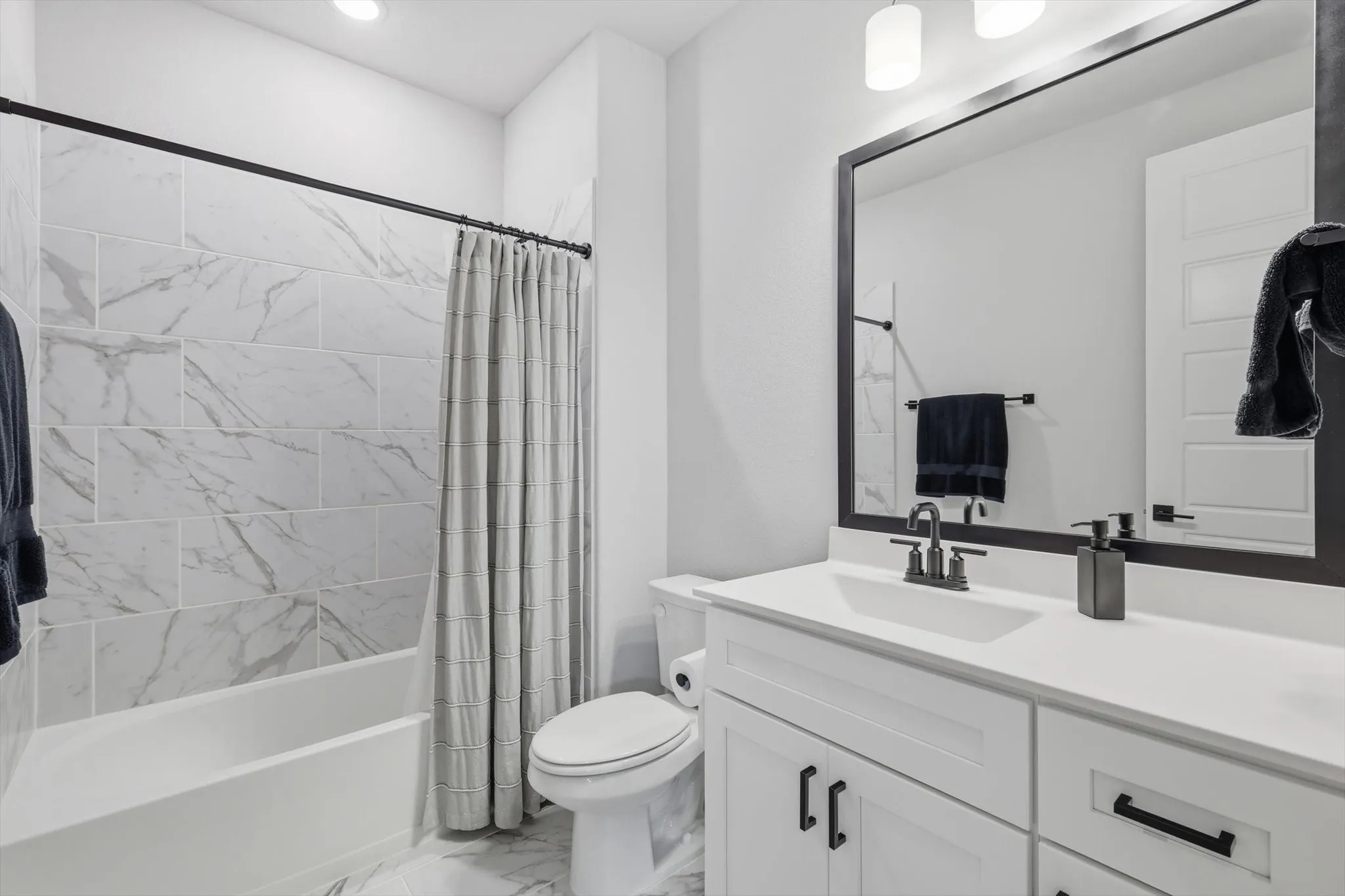 Single Family Residence For Sale in Collin County , 405 Hummingbird Drive, Celina, Texas 75009, 4 Bedroom, 3 Bathroom, 2 Garage spaces, 2,061 Sqft, built in 2022, Preowned, mls#21257468, Real Estate Agent in Celina, Homes For Sale in Collin county, Homes For Sale in Celina, Realtor in Celina Texas, Real Estate Brokerage Independent Realty Texas, Luminita Cordes Realtor