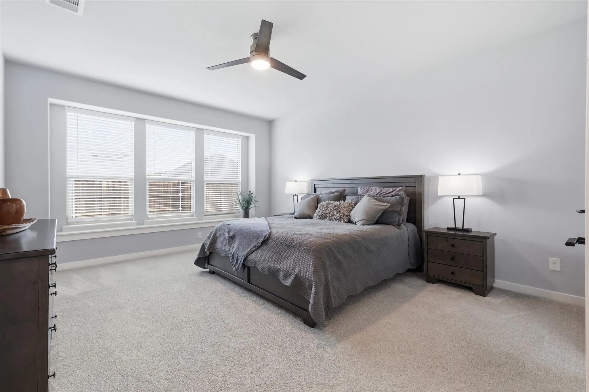 Single Family Residence For Sale in Collin County , 405 Hummingbird Drive, Celina, Texas 75009, 4 Bedroom, 3 Bathroom, 2 Garage spaces, 2,061 Sqft, built in 2022, Preowned, mls#21257468, Real Estate Agent in Celina, Homes For Sale in Collin county, Homes For Sale in Celina, Realtor in Celina Texas, Real Estate Brokerage Independent Realty Texas, Luminita Cordes Realtor