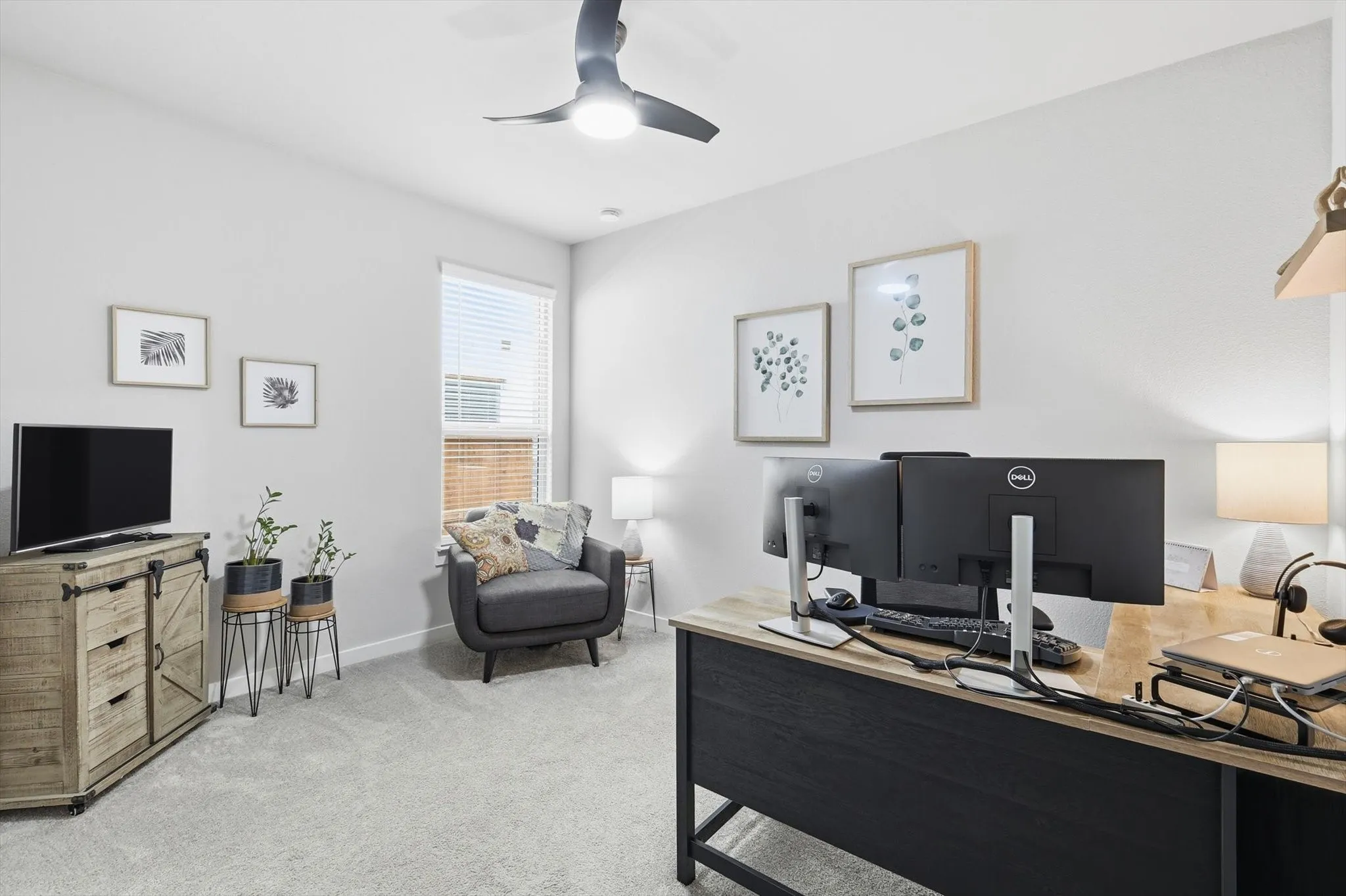 Single Family Residence For Sale in Collin County , 405 Hummingbird Drive, Celina, Texas 75009, 4 Bedroom, 3 Bathroom, 2 Garage spaces, 2,061 Sqft, built in 2022, Preowned, mls#21257468, Real Estate Agent in Celina, Homes For Sale in Collin county, Homes For Sale in Celina, Realtor in Celina Texas, Real Estate Brokerage Independent Realty Texas, Luminita Cordes Realtor