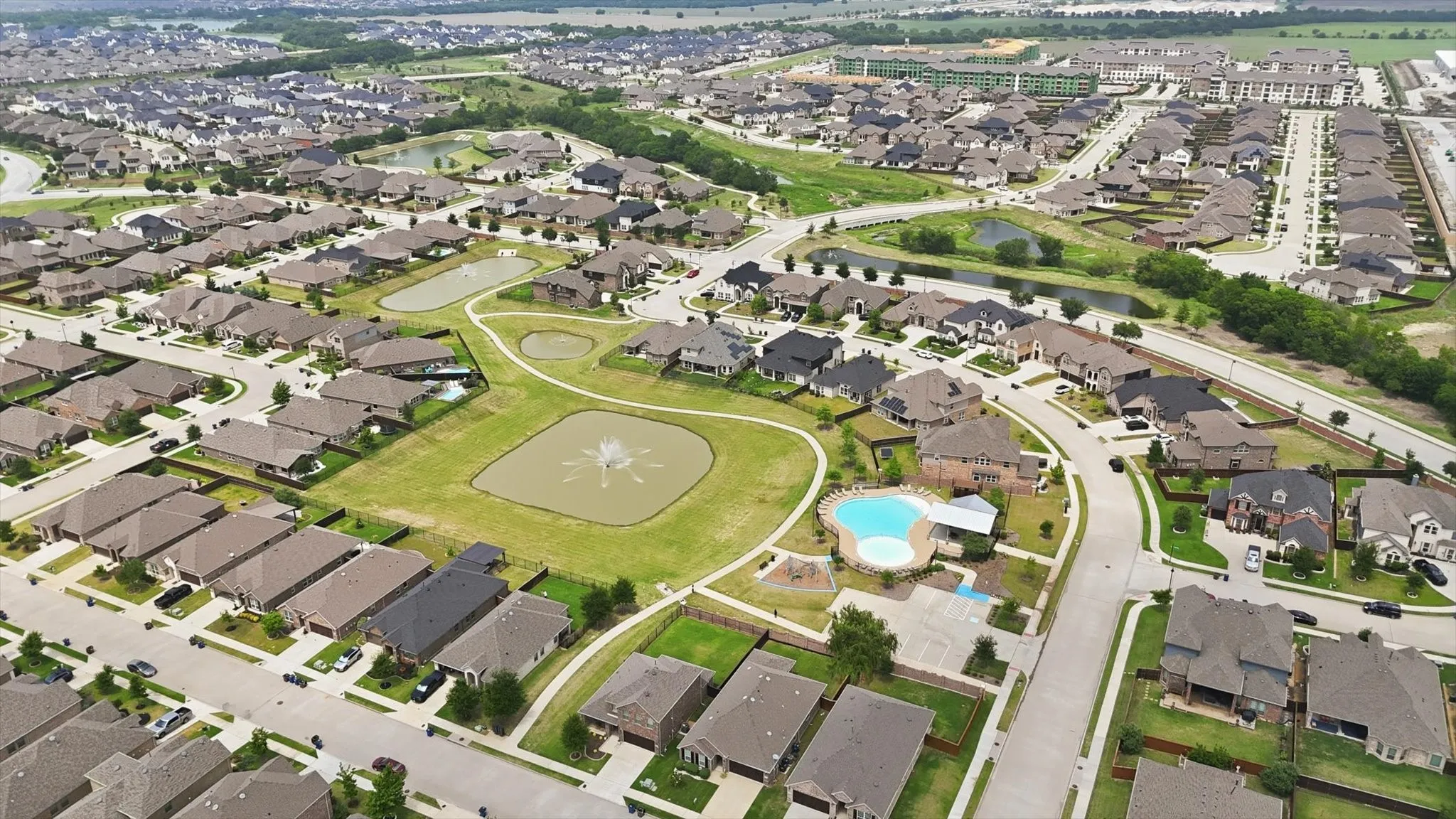 Single Family Residence For Sale in Collin County , 405 Hummingbird Drive, Celina, Texas 75009, 4 Bedroom, 3 Bathroom, 2 Garage spaces, 2,061 Sqft, built in 2022, Preowned, mls#21257468, Real Estate Agent in Celina, Homes For Sale in Collin county, Homes For Sale in Celina, Realtor in Celina Texas, Real Estate Brokerage Independent Realty Texas, Luminita Cordes Realtor