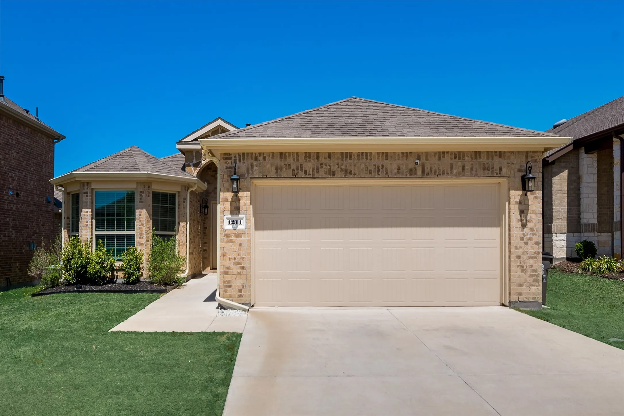 Single Family Residence For Sale in Collin County , 1211 Freestone Drive, Melissa, Texas 75454, 3 Bedrooms, 2 Bathrooms, 2 Garage spaces, 1,628 Sqft, built in 2019, Preowned, Price $330,000, mls#21257789, Real Estate Agent in Melissa, Homes For Sale in Collin county, Homes For Sale in Melissa, Realtor in Melissa Texas, Real Estate Brokerage Independent Realty Texas, Luminita Cordes Realtor