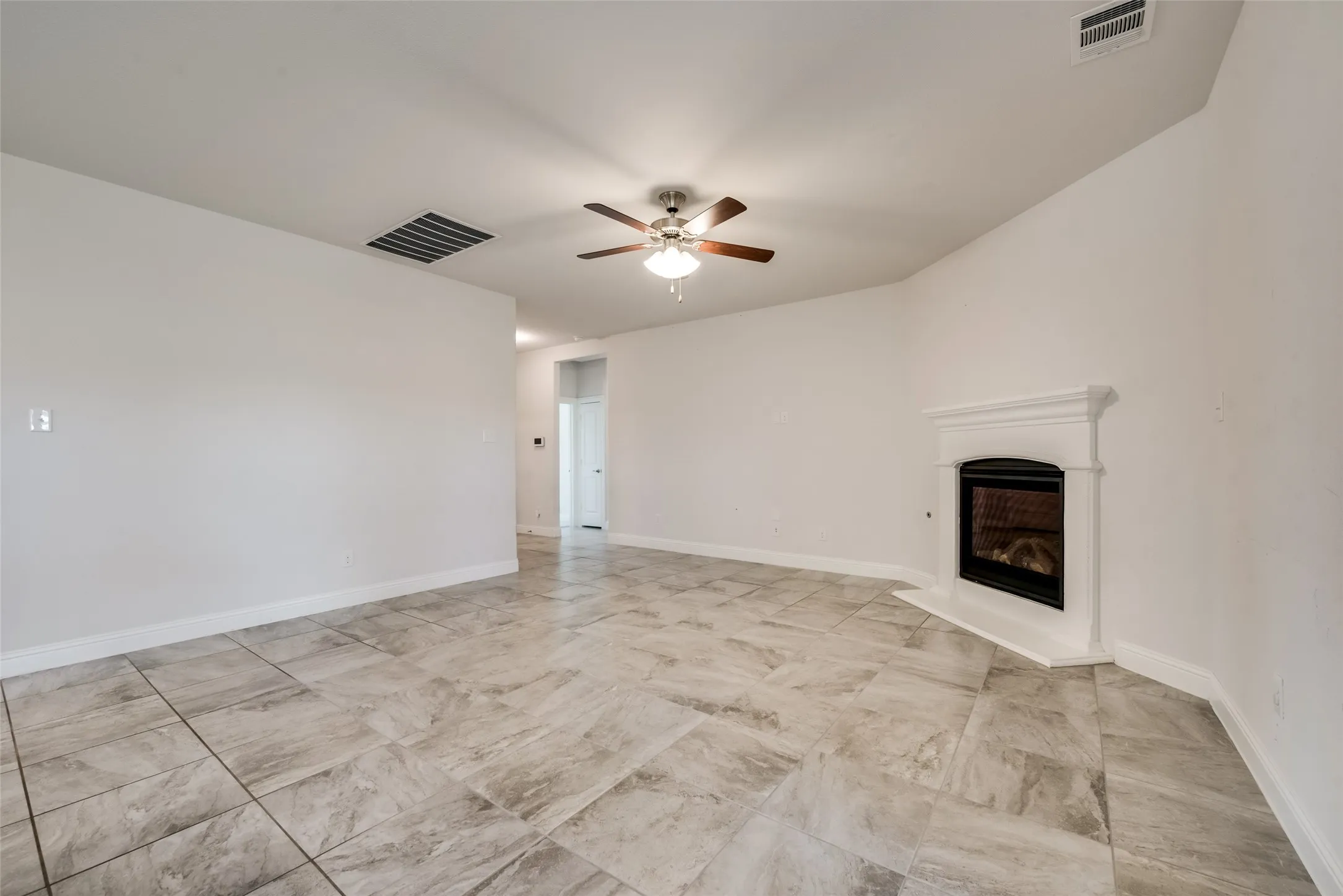 Single Family Residence For Sale in Collin County , 1211 Freestone Drive, Melissa, Texas 75454, 3 Bedrooms, 2 Bathrooms, 2 Garage spaces, 1,628 Sqft, built in 2019, Preowned, Price $330,000, mls#21257789, Real Estate Agent in Melissa, Homes For Sale in Collin county, Homes For Sale in Melissa, Realtor in Melissa Texas, Real Estate Brokerage Independent Realty Texas, Luminita Cordes Realtor