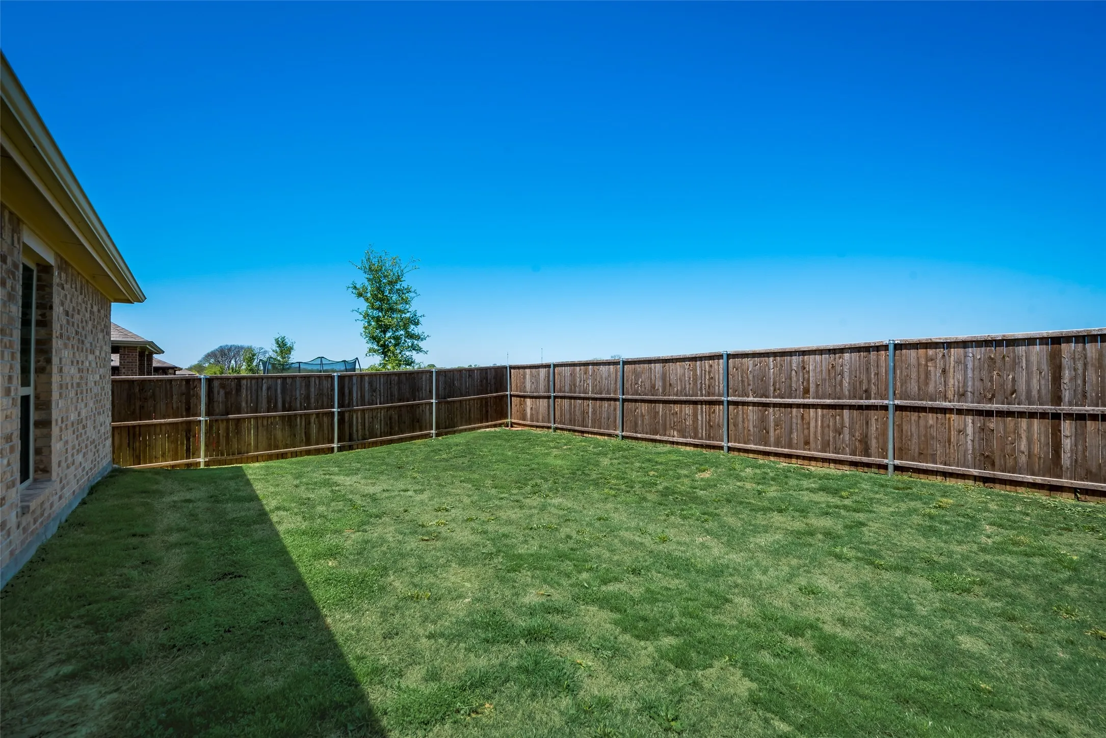 Single Family Residence For Sale in Collin County , 1211 Freestone Drive, Melissa, Texas 75454, 3 Bedrooms, 2 Bathrooms, 2 Garage spaces, 1,628 Sqft, built in 2019, Preowned, Price $330,000, mls#21257789, Real Estate Agent in Melissa, Homes For Sale in Collin county, Homes For Sale in Melissa, Realtor in Melissa Texas, Real Estate Brokerage Independent Realty Texas, Luminita Cordes Realtor