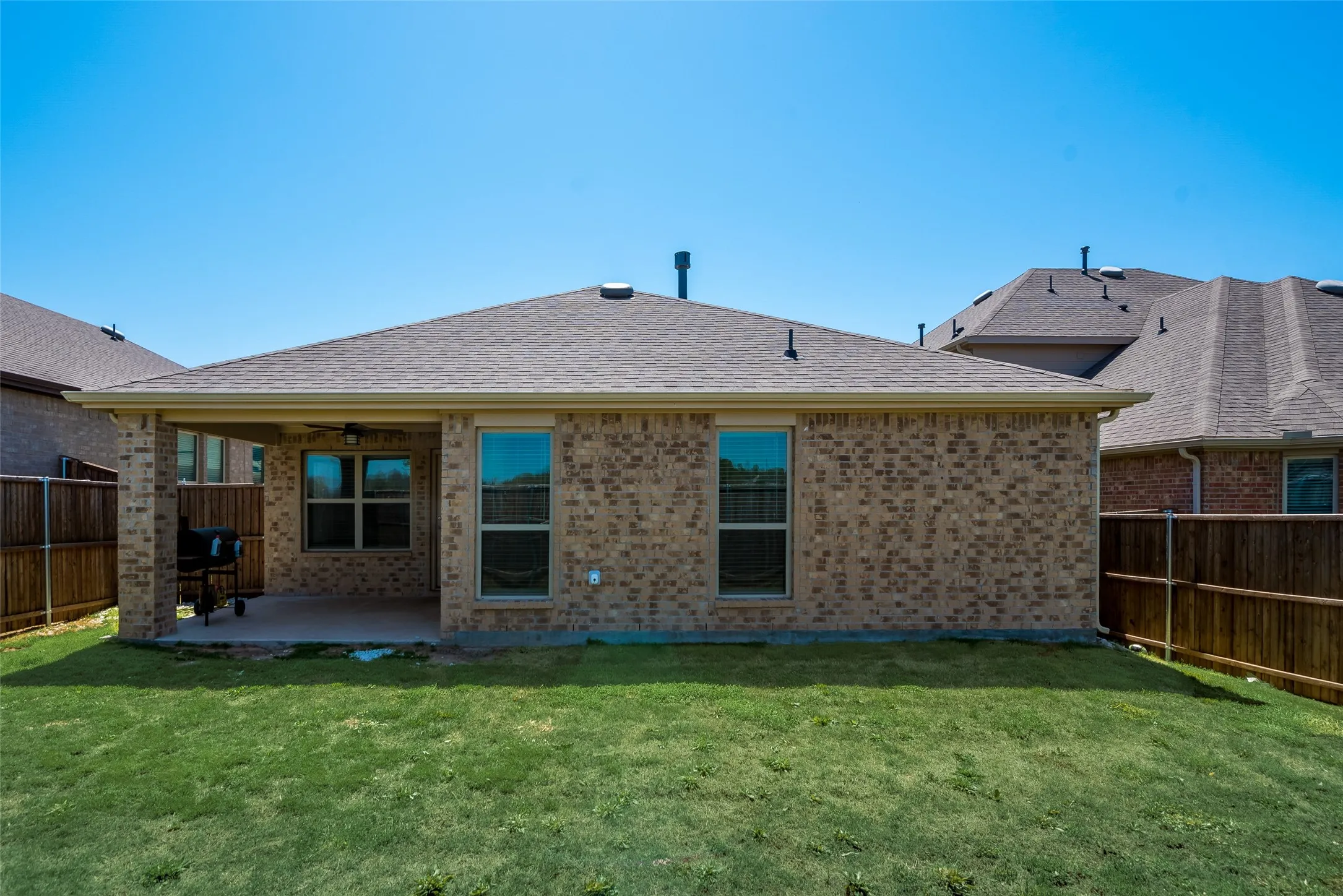 Single Family Residence For Sale in Collin County , 1211 Freestone Drive, Melissa, Texas 75454, 3 Bedrooms, 2 Bathrooms, 2 Garage spaces, 1,628 Sqft, built in 2019, Preowned, Price $330,000, mls#21257789, Real Estate Agent in Melissa, Homes For Sale in Collin county, Homes For Sale in Melissa, Realtor in Melissa Texas, Real Estate Brokerage Independent Realty Texas, Luminita Cordes Realtor