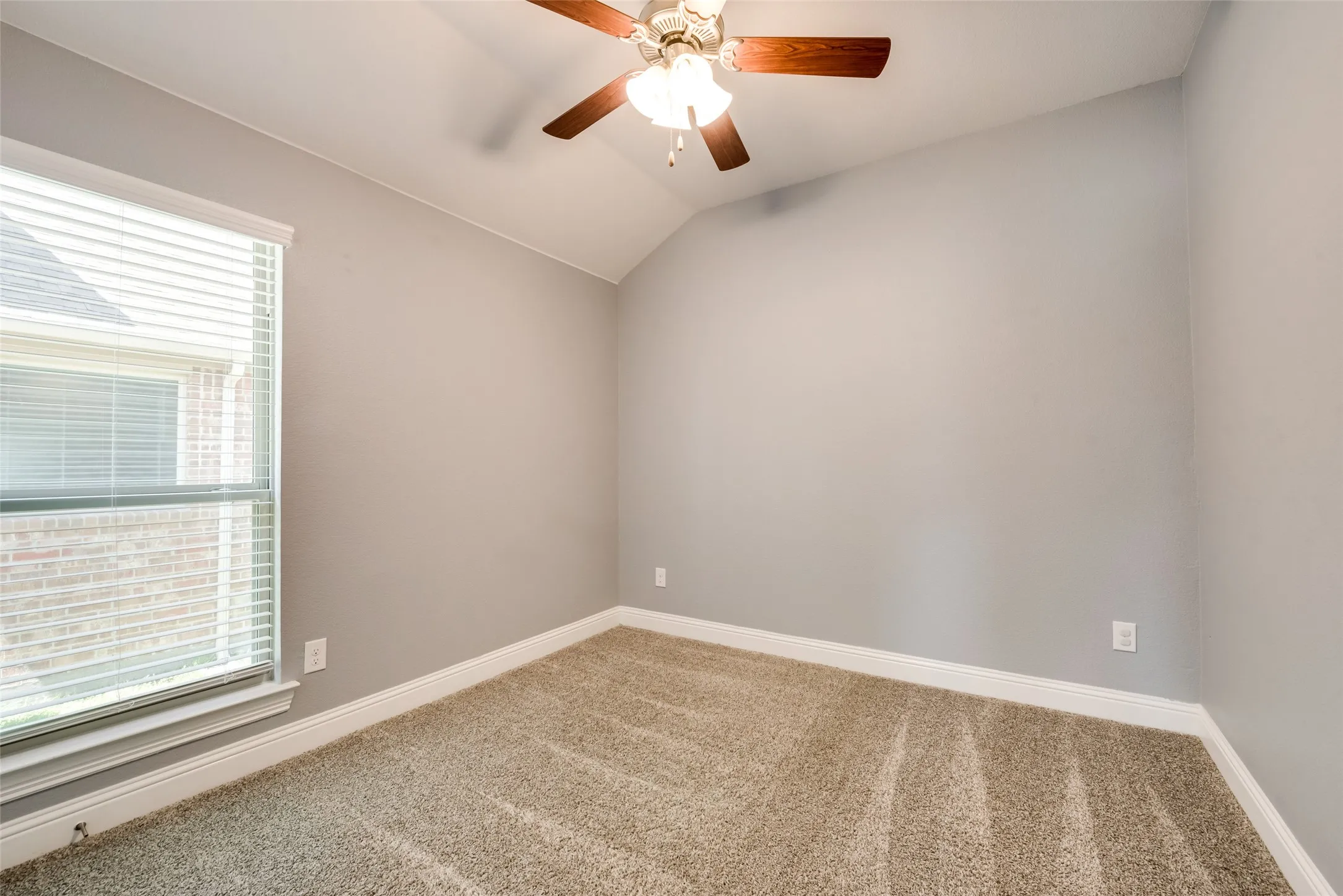 Single Family Residence For Sale in Collin County , 1211 Freestone Drive, Melissa, Texas 75454, 3 Bedrooms, 2 Bathrooms, 2 Garage spaces, 1,628 Sqft, built in 2019, Preowned, Price $330,000, mls#21257789, Real Estate Agent in Melissa, Homes For Sale in Collin county, Homes For Sale in Melissa, Realtor in Melissa Texas, Real Estate Brokerage Independent Realty Texas, Luminita Cordes Realtor