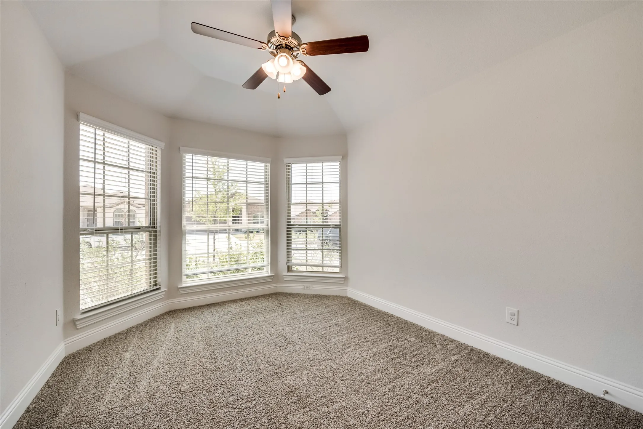 Single Family Residence For Sale in Collin County , 1211 Freestone Drive, Melissa, Texas 75454, 3 Bedrooms, 2 Bathrooms, 2 Garage spaces, 1,628 Sqft, built in 2019, Preowned, Price $330,000, mls#21257789, Real Estate Agent in Melissa, Homes For Sale in Collin county, Homes For Sale in Melissa, Realtor in Melissa Texas, Real Estate Brokerage Independent Realty Texas, Luminita Cordes Realtor