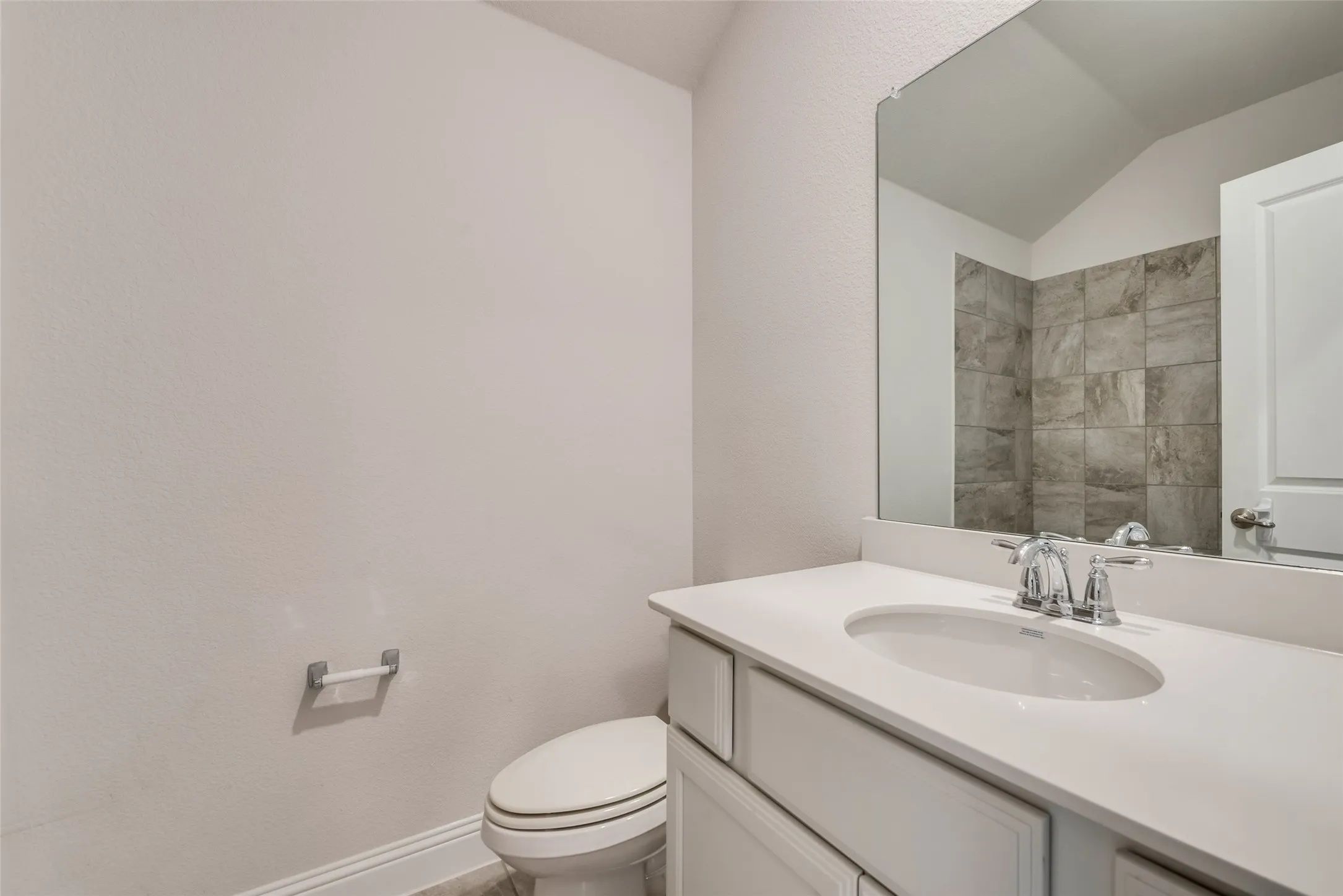 Single Family Residence For Sale in Collin County , 1211 Freestone Drive, Melissa, Texas 75454, 3 Bedrooms, 2 Bathrooms, 2 Garage spaces, 1,628 Sqft, built in 2019, Preowned, Price $330,000, mls#21257789, Real Estate Agent in Melissa, Homes For Sale in Collin county, Homes For Sale in Melissa, Realtor in Melissa Texas, Real Estate Brokerage Independent Realty Texas, Luminita Cordes Realtor