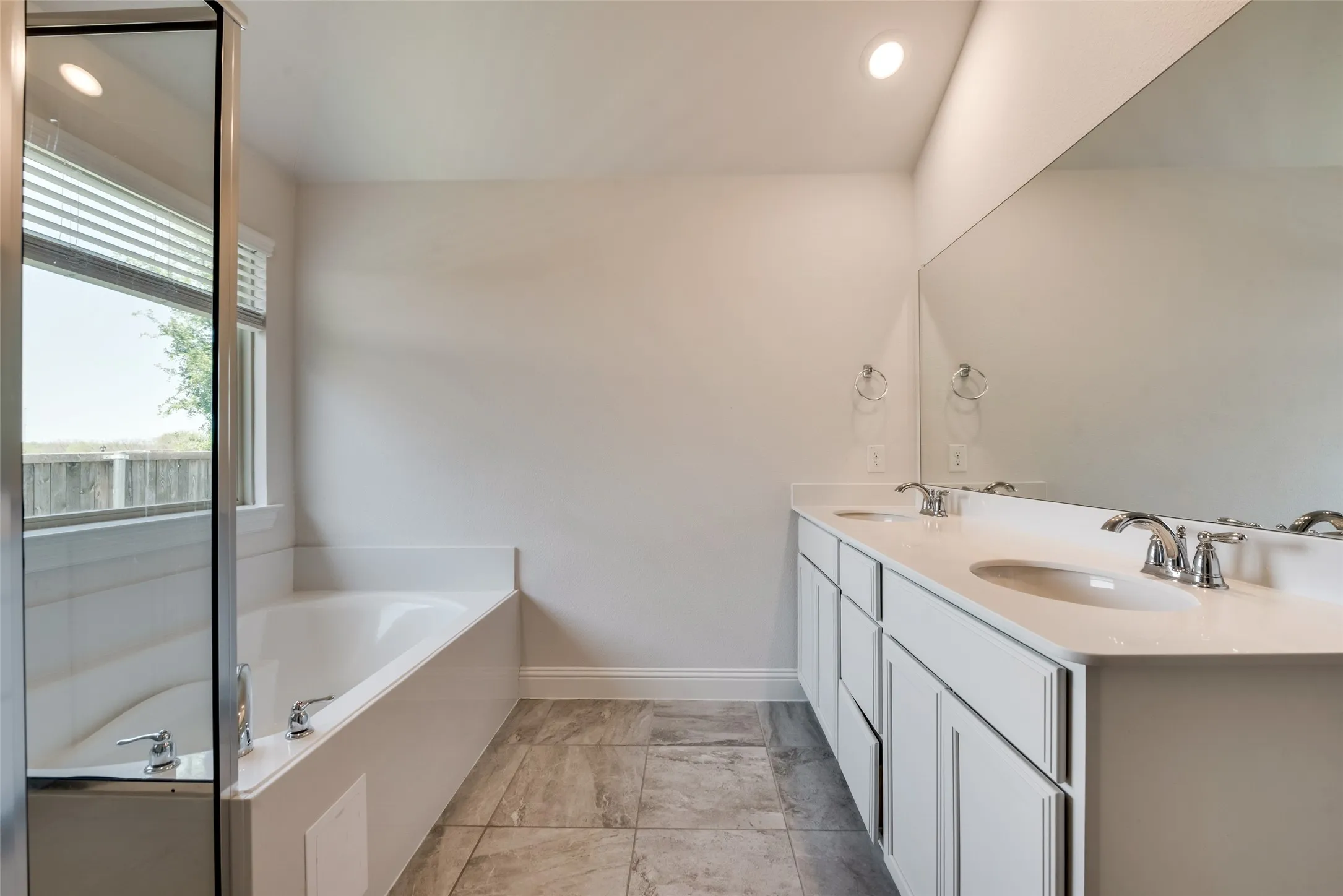 Single Family Residence For Sale in Collin County , 1211 Freestone Drive, Melissa, Texas 75454, 3 Bedrooms, 2 Bathrooms, 2 Garage spaces, 1,628 Sqft, built in 2019, Preowned, Price $330,000, mls#21257789, Real Estate Agent in Melissa, Homes For Sale in Collin county, Homes For Sale in Melissa, Realtor in Melissa Texas, Real Estate Brokerage Independent Realty Texas, Luminita Cordes Realtor