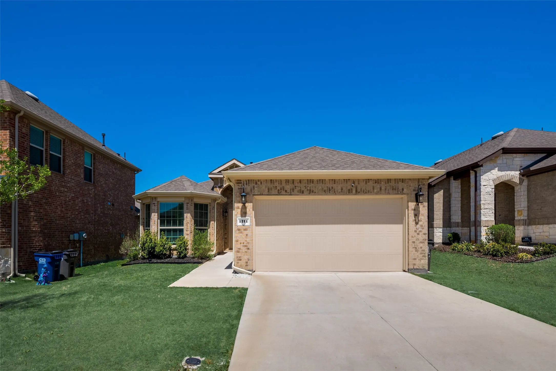 Single Family Residence For Sale in Collin County , 1211 Freestone Drive, Melissa, Texas 75454, 3 Bedrooms, 2 Bathrooms, 2 Garage spaces, 1,628 Sqft, built in 2019, Preowned, Price $330,000, mls#21257789, Real Estate Agent in Melissa, Homes For Sale in Collin county, Homes For Sale in Melissa, Realtor in Melissa Texas, Real Estate Brokerage Independent Realty Texas, Luminita Cordes Realtor