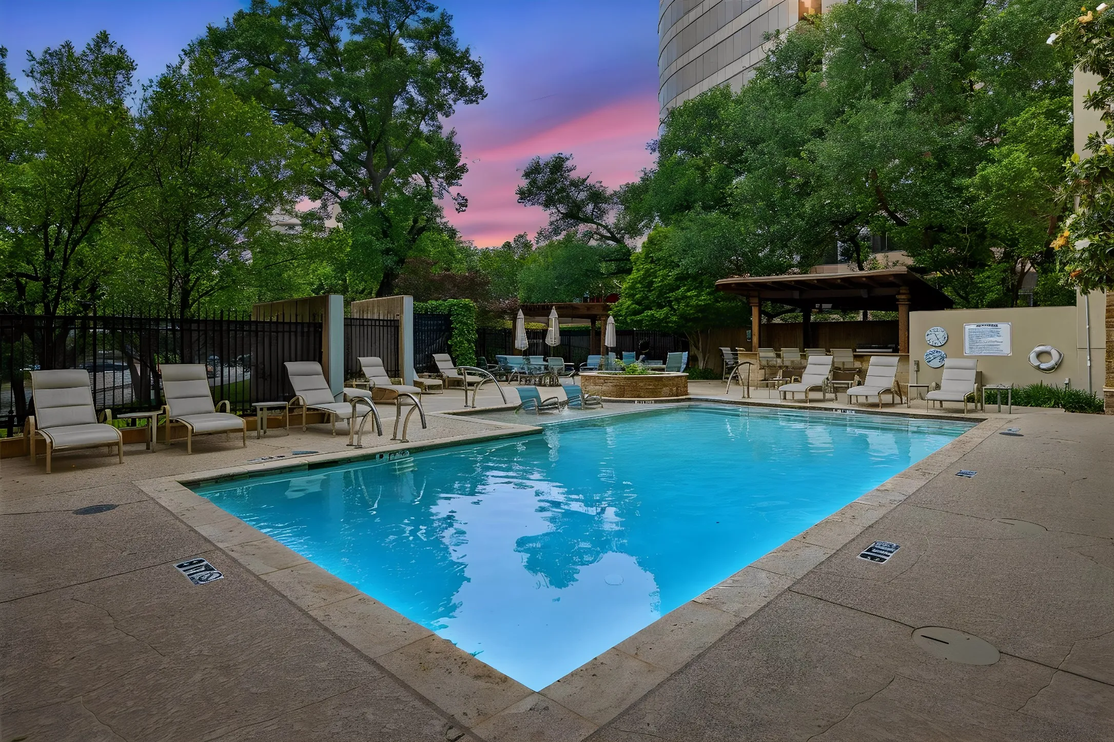 Condominium For Sale in Dallas County , 3831 Turtle Creek Boulevard 7E, Dallas, Texas 75219, 3 Bedroom, 2 Bathroom, 2 Garage spaces, 2,077 Sqft, built in 1981, Preowned, Price $900,000, mls#21255557, Real Estate Agent in Dallas, Homes For Sale in Dallas county, Homes For Sale in Dallas, Realtor in Dallas Texas, Real Estate Brokerage Independent Realty Texas, Luminita Cordes Realtor