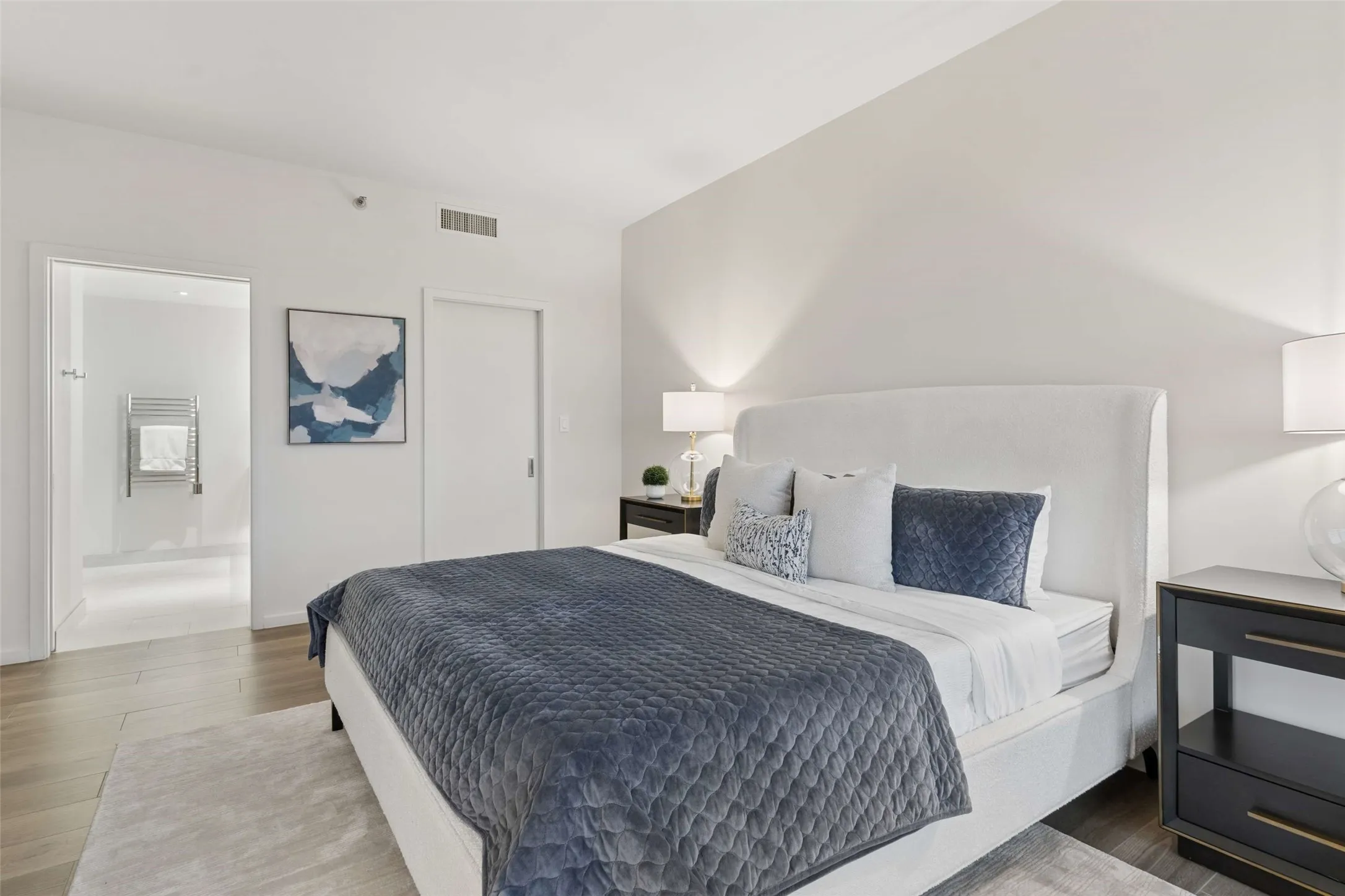 Condominium For Sale in Dallas County , 3831 Turtle Creek Boulevard 7E, Dallas, Texas 75219, 3 Bedroom, 2 Bathroom, 2 Garage spaces, 2,077 Sqft, built in 1981, Preowned, Price $900,000, mls#21255557, Real Estate Agent in Dallas, Homes For Sale in Dallas county, Homes For Sale in Dallas, Realtor in Dallas Texas, Real Estate Brokerage Independent Realty Texas, Luminita Cordes Realtor
