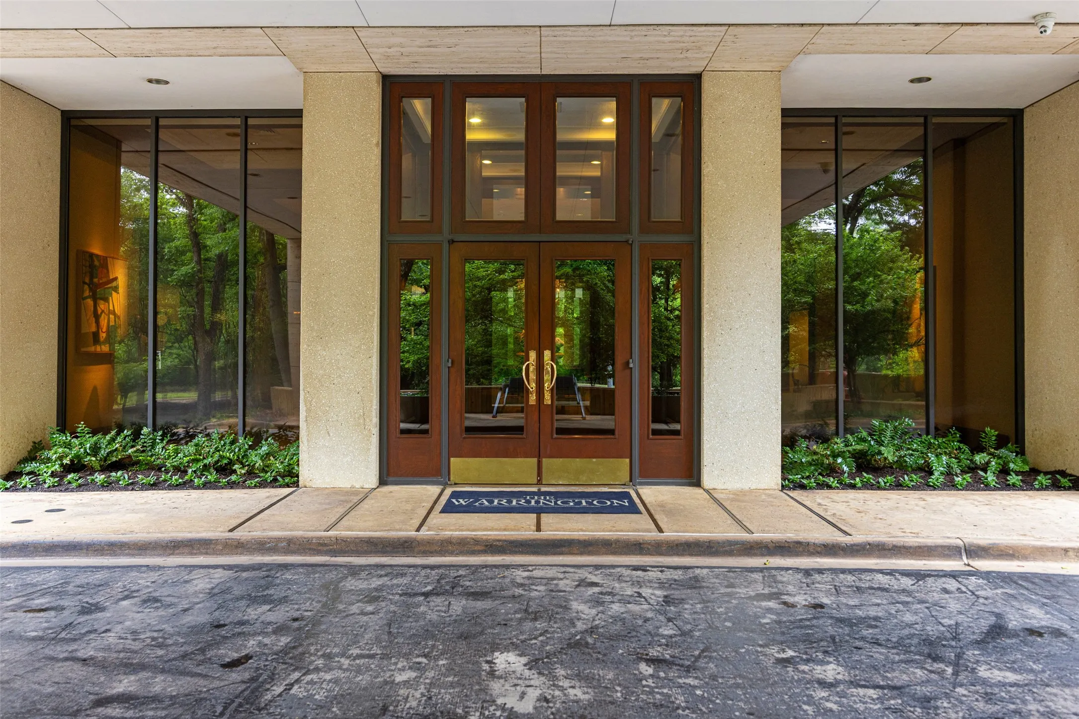Condominium For Sale in Dallas County , 3831 Turtle Creek Boulevard 7E, Dallas, Texas 75219, 3 Bedroom, 2 Bathroom, 2 Garage spaces, 2,077 Sqft, built in 1981, Preowned, Price $900,000, mls#21255557, Real Estate Agent in Dallas, Homes For Sale in Dallas county, Homes For Sale in Dallas, Realtor in Dallas Texas, Real Estate Brokerage Independent Realty Texas, Luminita Cordes Realtor