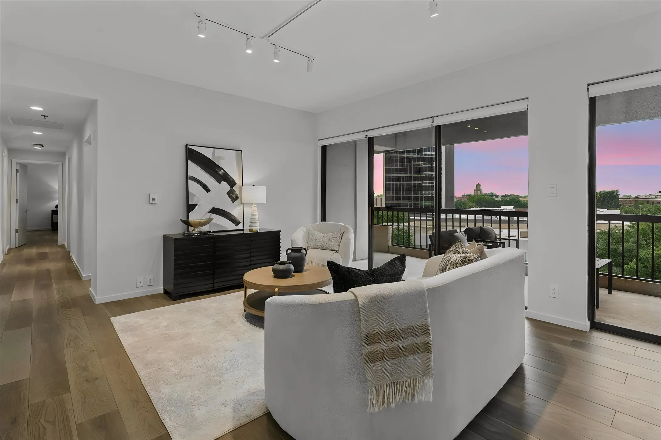 Condominium For Sale in Dallas County , 3831 Turtle Creek Boulevard 7E, Dallas, Texas 75219, 3 Bedroom, 2 Bathroom, 2 Garage spaces, 2,077 Sqft, built in 1981, Preowned, Price $900,000, mls#21255557, Real Estate Agent in Dallas, Homes For Sale in Dallas county, Homes For Sale in Dallas, Realtor in Dallas Texas, Real Estate Brokerage Independent Realty Texas, Luminita Cordes Realtor