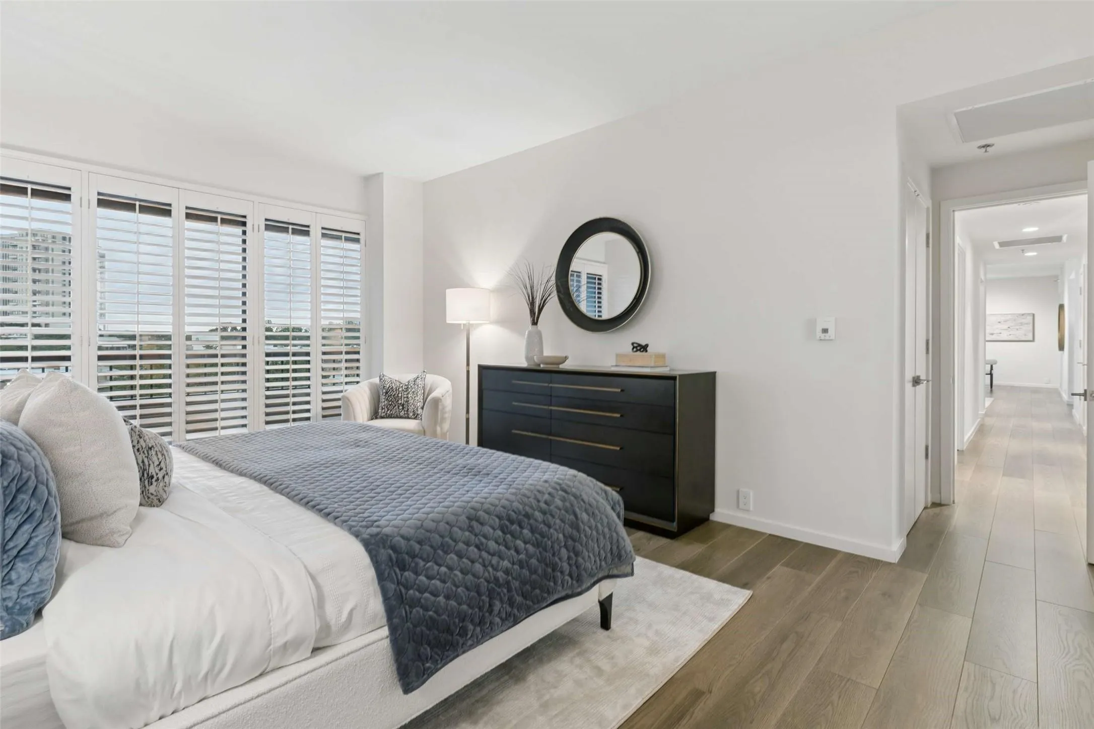 Condominium For Sale in Dallas County , 3831 Turtle Creek Boulevard 7E, Dallas, Texas 75219, 3 Bedroom, 2 Bathroom, 2 Garage spaces, 2,077 Sqft, built in 1981, Preowned, Price $900,000, mls#21255557, Real Estate Agent in Dallas, Homes For Sale in Dallas county, Homes For Sale in Dallas, Realtor in Dallas Texas, Real Estate Brokerage Independent Realty Texas, Luminita Cordes Realtor