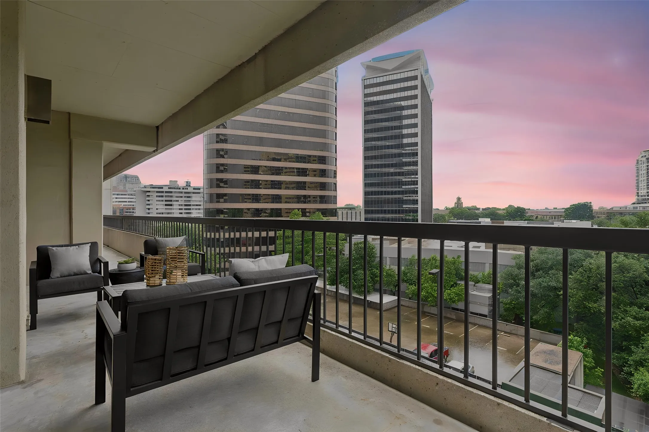 Condominium For Sale in Dallas County , 3831 Turtle Creek Boulevard 7E, Dallas, Texas 75219, 3 Bedroom, 2 Bathroom, 2 Garage spaces, 2,077 Sqft, built in 1981, Preowned, Price $900,000, mls#21255557, Real Estate Agent in Dallas, Homes For Sale in Dallas county, Homes For Sale in Dallas, Realtor in Dallas Texas, Real Estate Brokerage Independent Realty Texas, Luminita Cordes Realtor