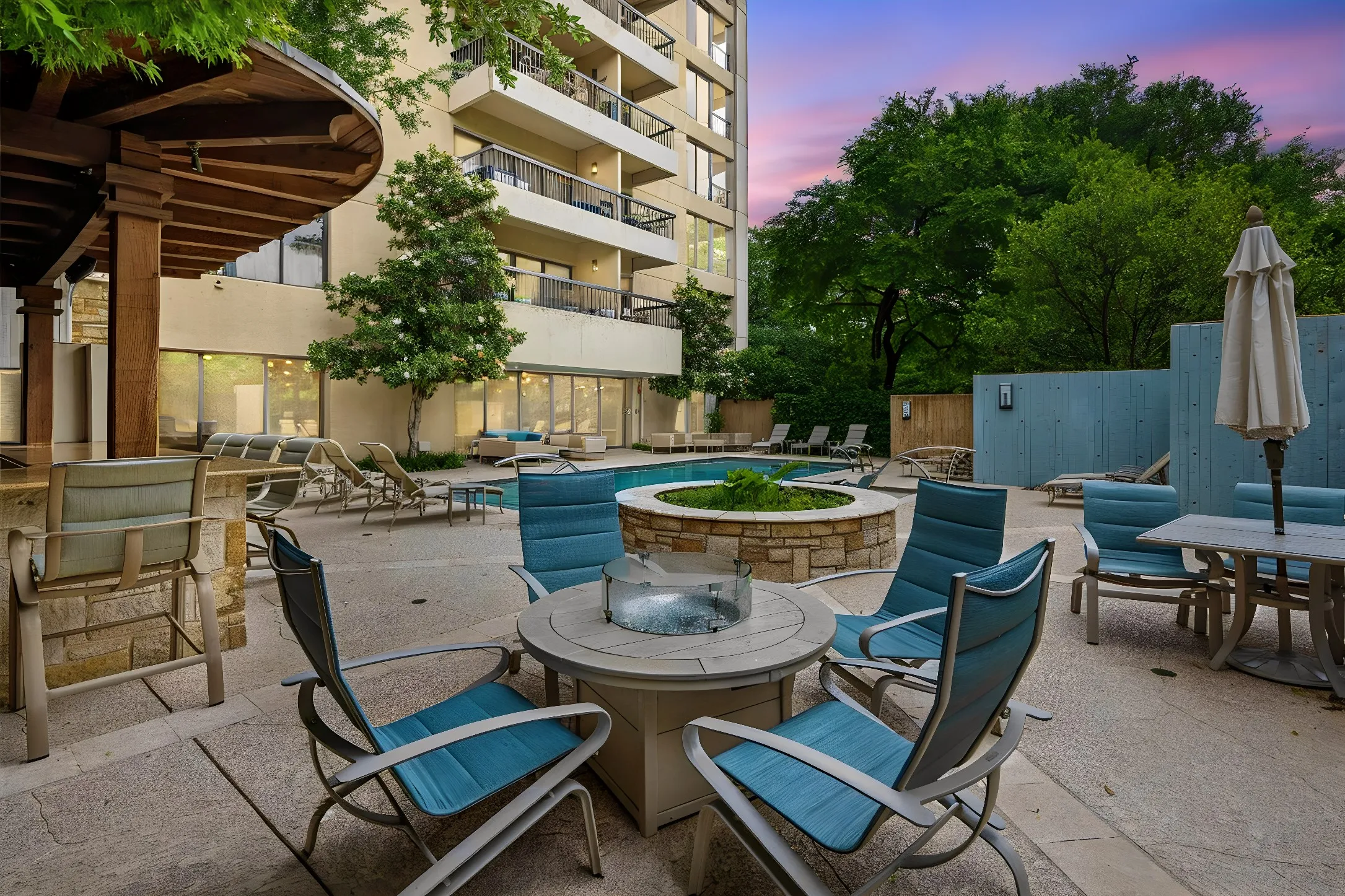 Condominium For Sale in Dallas County , 3831 Turtle Creek Boulevard 7E, Dallas, Texas 75219, 3 Bedroom, 2 Bathroom, 2 Garage spaces, 2,077 Sqft, built in 1981, Preowned, Price $900,000, mls#21255557, Real Estate Agent in Dallas, Homes For Sale in Dallas county, Homes For Sale in Dallas, Realtor in Dallas Texas, Real Estate Brokerage Independent Realty Texas, Luminita Cordes Realtor