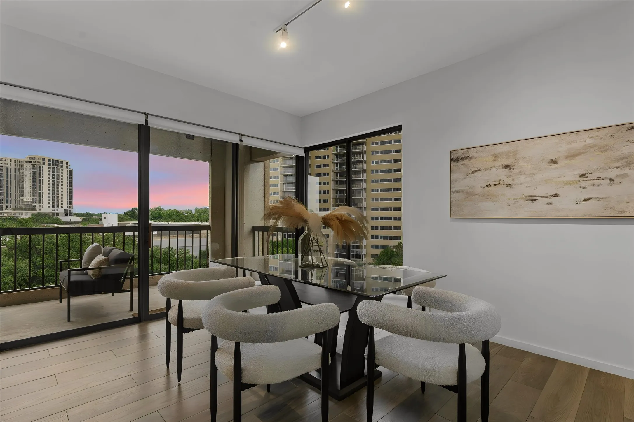 Condominium For Sale in Dallas County , 3831 Turtle Creek Boulevard 7E, Dallas, Texas 75219, 3 Bedroom, 2 Bathroom, 2 Garage spaces, 2,077 Sqft, built in 1981, Preowned, Price $900,000, mls#21255557, Real Estate Agent in Dallas, Homes For Sale in Dallas county, Homes For Sale in Dallas, Realtor in Dallas Texas, Real Estate Brokerage Independent Realty Texas, Luminita Cordes Realtor