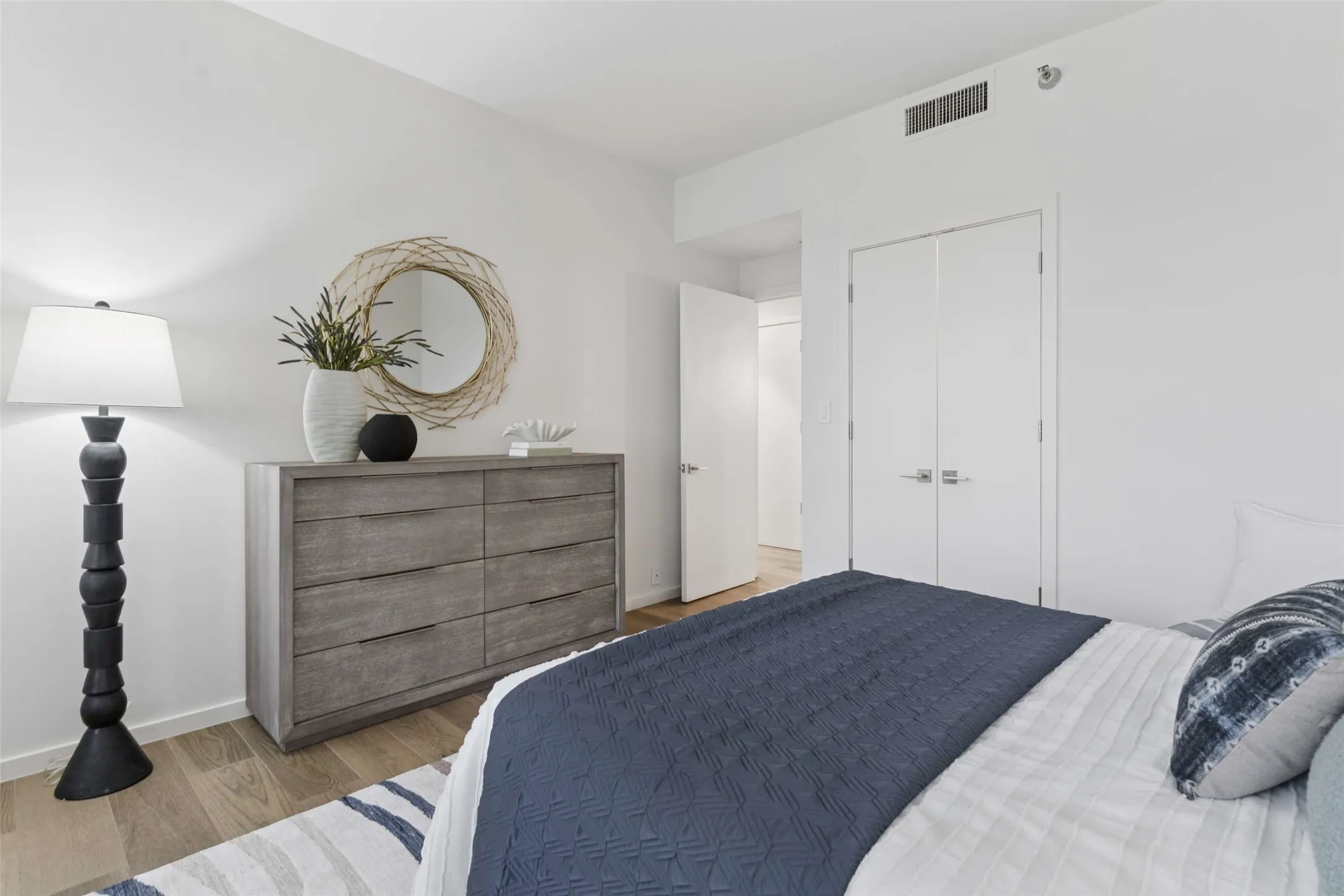Condominium For Sale in Dallas County , 3831 Turtle Creek Boulevard 7E, Dallas, Texas 75219, 3 Bedroom, 2 Bathroom, 2 Garage spaces, 2,077 Sqft, built in 1981, Preowned, Price $900,000, mls#21255557, Real Estate Agent in Dallas, Homes For Sale in Dallas county, Homes For Sale in Dallas, Realtor in Dallas Texas, Real Estate Brokerage Independent Realty Texas, Luminita Cordes Realtor