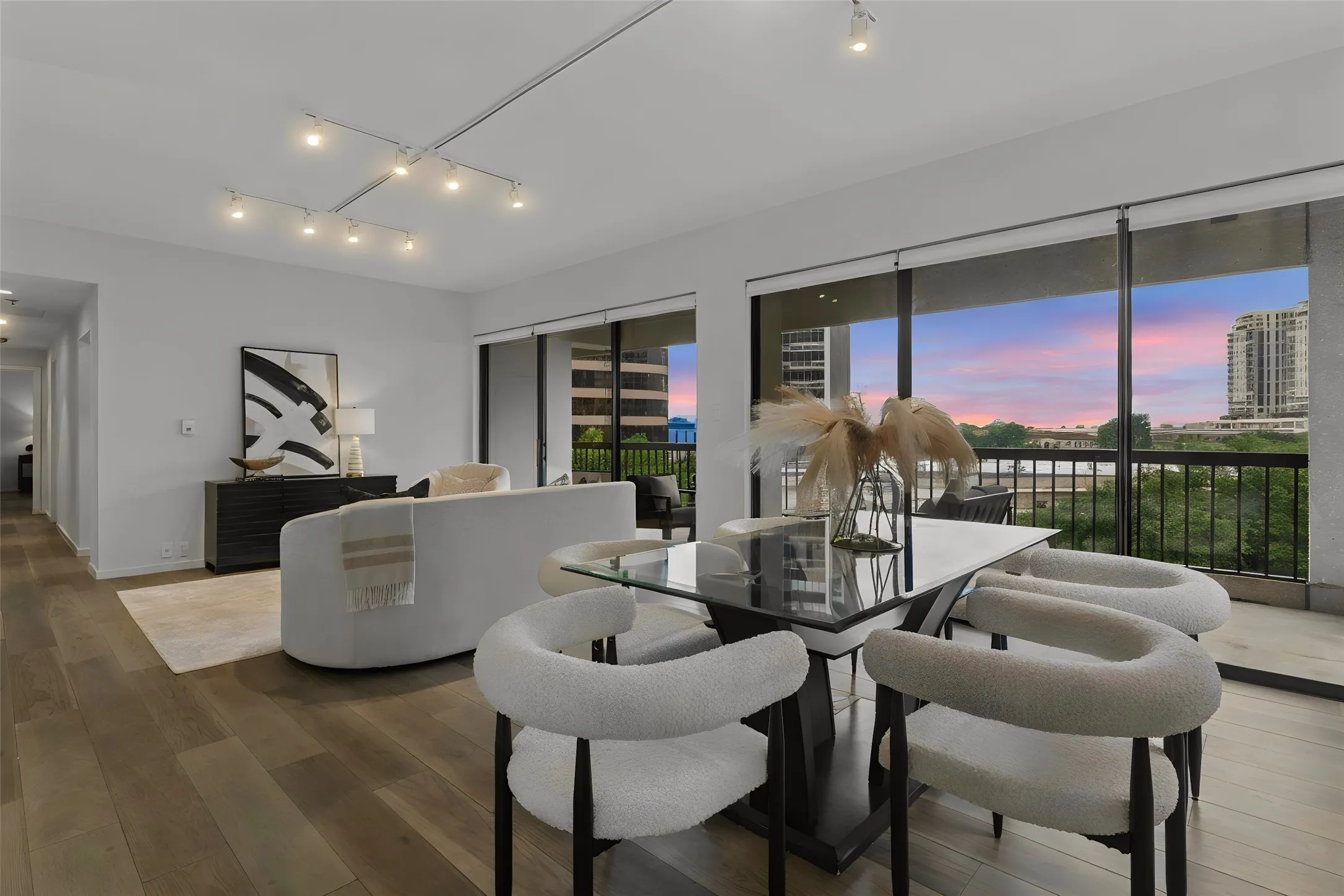 Condominium For Sale in Dallas County , 3831 Turtle Creek Boulevard 7E, Dallas, Texas 75219, 3 Bedroom, 2 Bathroom, 2 Garage spaces, 2,077 Sqft, built in 1981, Preowned, Price $900,000, mls#21255557, Real Estate Agent in Dallas, Homes For Sale in Dallas county, Homes For Sale in Dallas, Realtor in Dallas Texas, Real Estate Brokerage Independent Realty Texas, Luminita Cordes Realtor