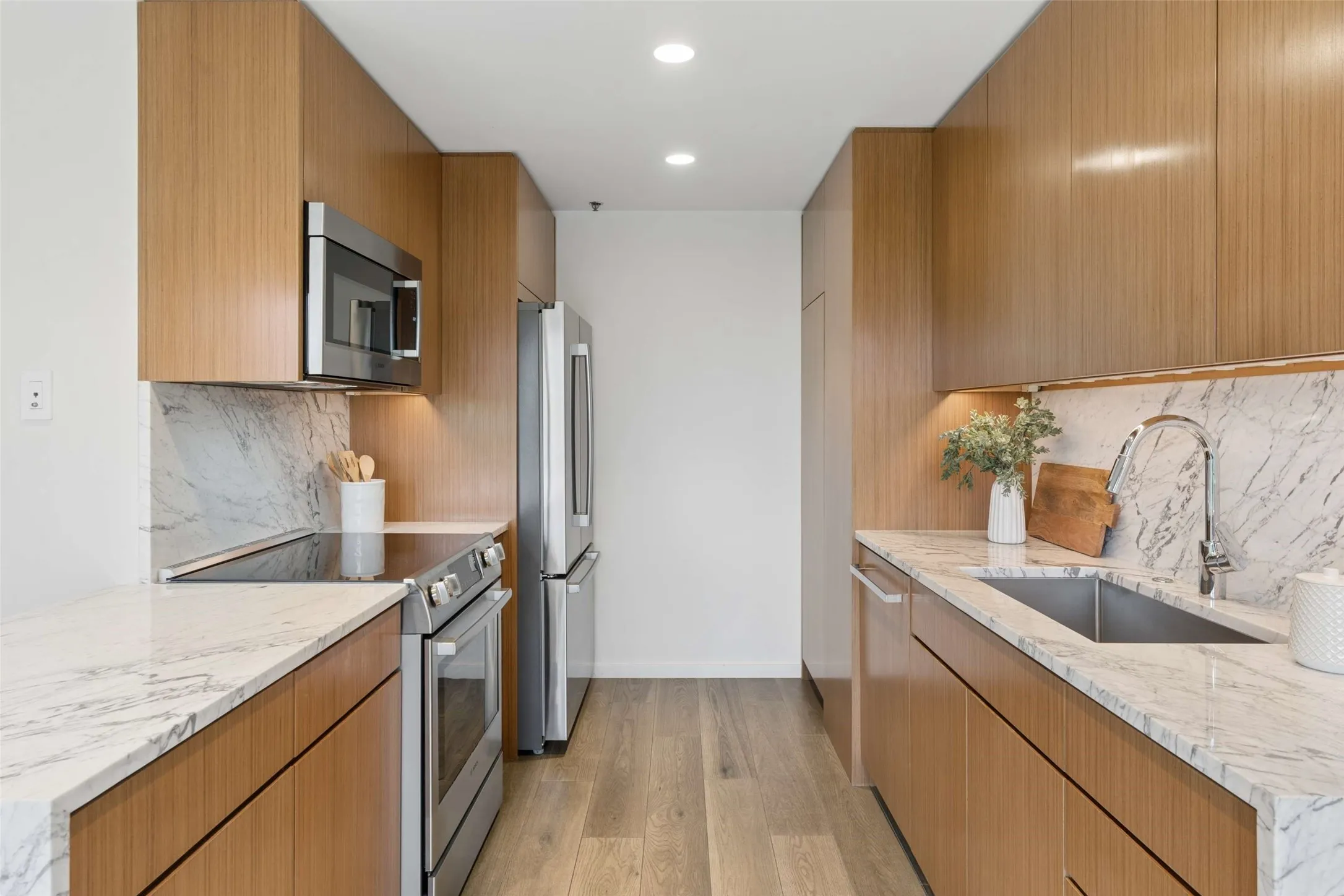Condominium For Sale in Dallas County , 3831 Turtle Creek Boulevard 7E, Dallas, Texas 75219, 3 Bedroom, 2 Bathroom, 2 Garage spaces, 2,077 Sqft, built in 1981, Preowned, Price $900,000, mls#21255557, Real Estate Agent in Dallas, Homes For Sale in Dallas county, Homes For Sale in Dallas, Realtor in Dallas Texas, Real Estate Brokerage Independent Realty Texas, Luminita Cordes Realtor