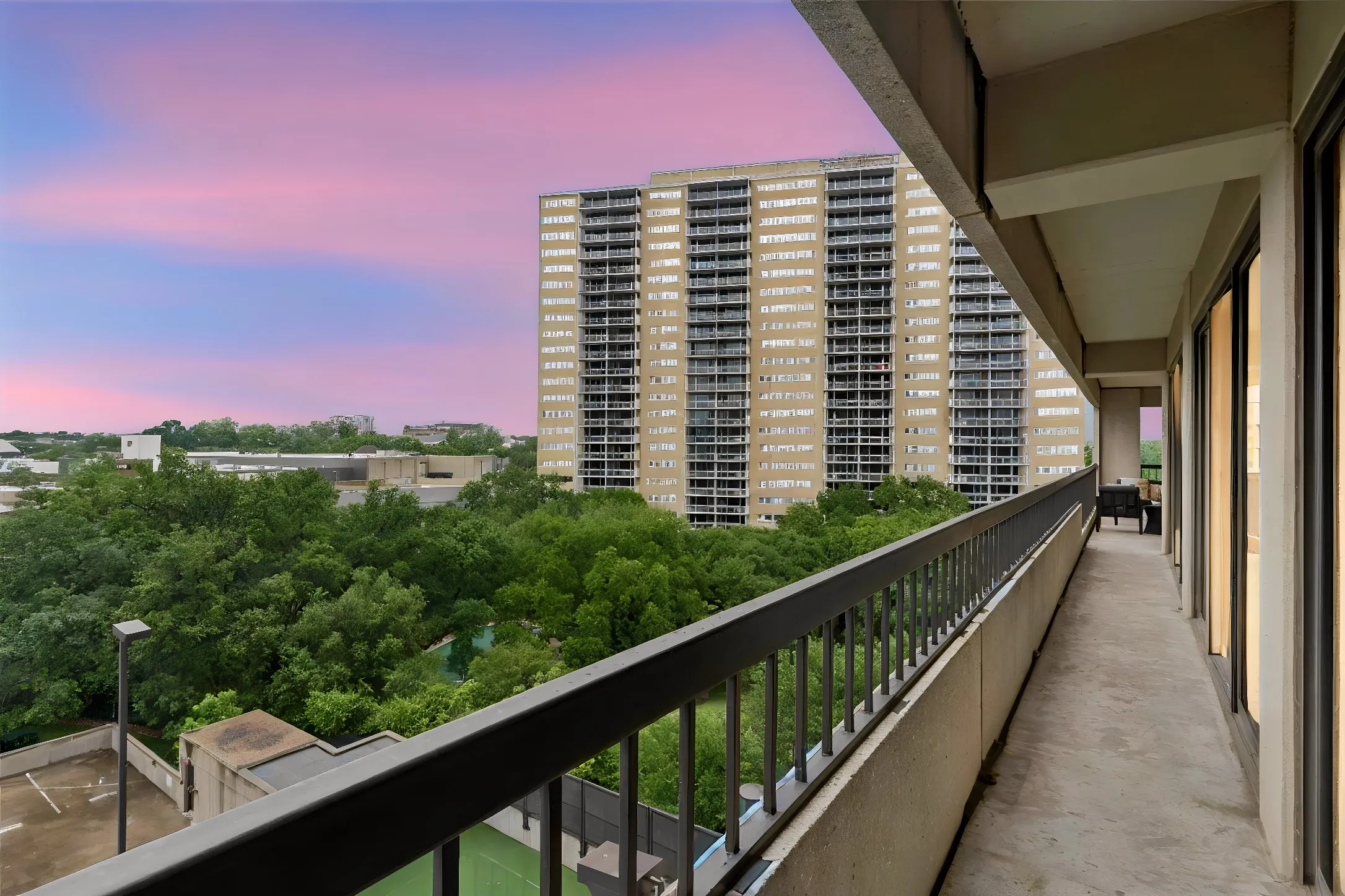 Condominium For Sale in Dallas County , 3831 Turtle Creek Boulevard 7E, Dallas, Texas 75219, 3 Bedroom, 2 Bathroom, 2 Garage spaces, 2,077 Sqft, built in 1981, Preowned, Price $900,000, mls#21255557, Real Estate Agent in Dallas, Homes For Sale in Dallas county, Homes For Sale in Dallas, Realtor in Dallas Texas, Real Estate Brokerage Independent Realty Texas, Luminita Cordes Realtor