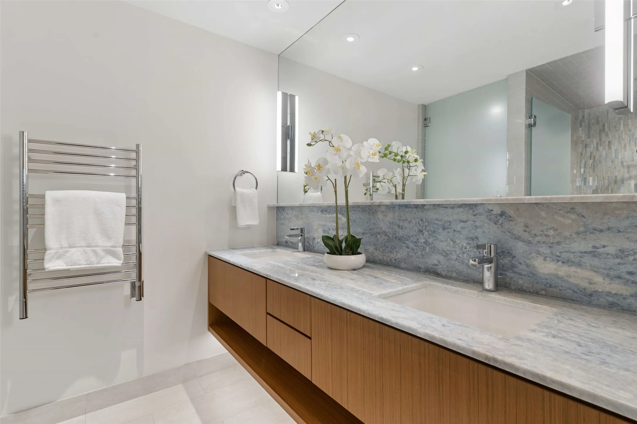 Condominium For Sale in Dallas County , 3831 Turtle Creek Boulevard 7E, Dallas, Texas 75219, 3 Bedroom, 2 Bathroom, 2 Garage spaces, 2,077 Sqft, built in 1981, Preowned, Price $900,000, mls#21255557, Real Estate Agent in Dallas, Homes For Sale in Dallas county, Homes For Sale in Dallas, Realtor in Dallas Texas, Real Estate Brokerage Independent Realty Texas, Luminita Cordes Realtor